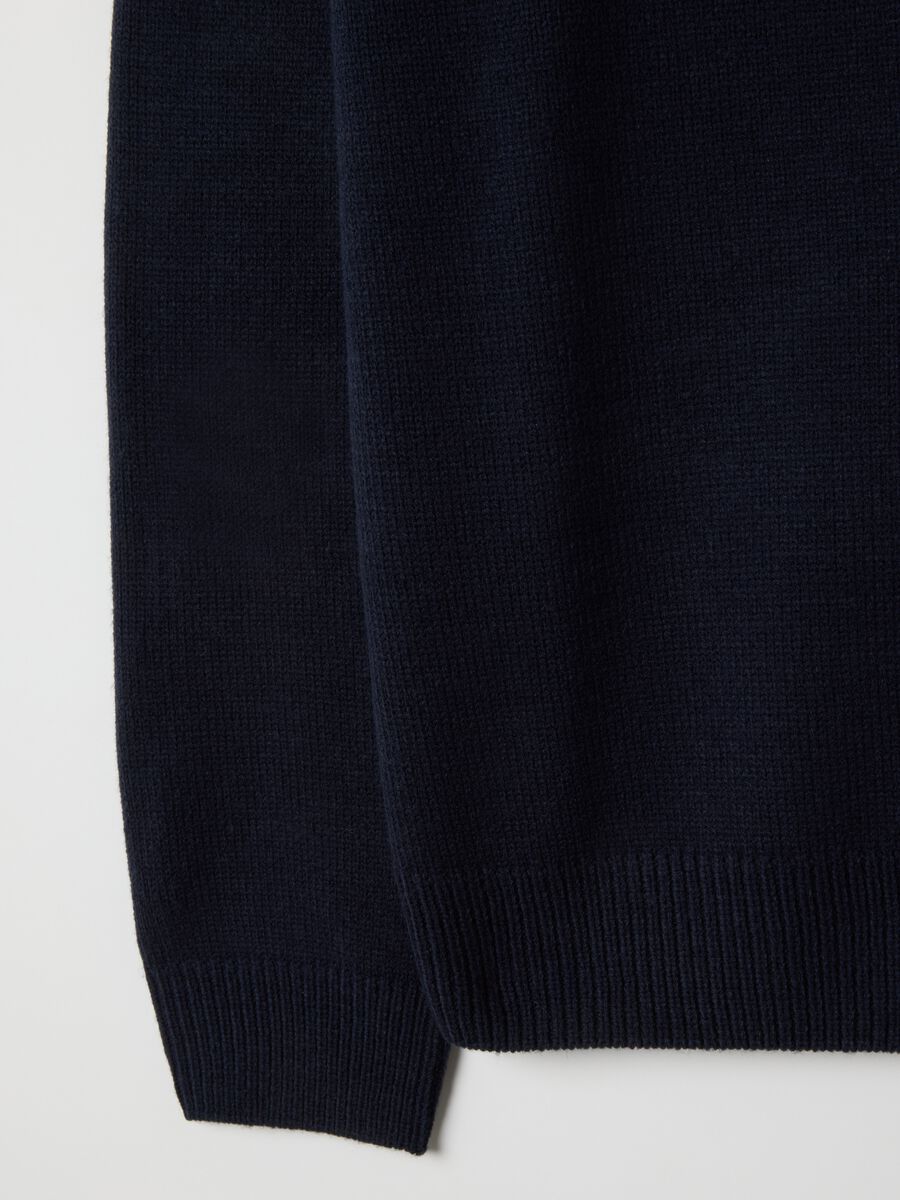 Blue V-neck Sweater_1