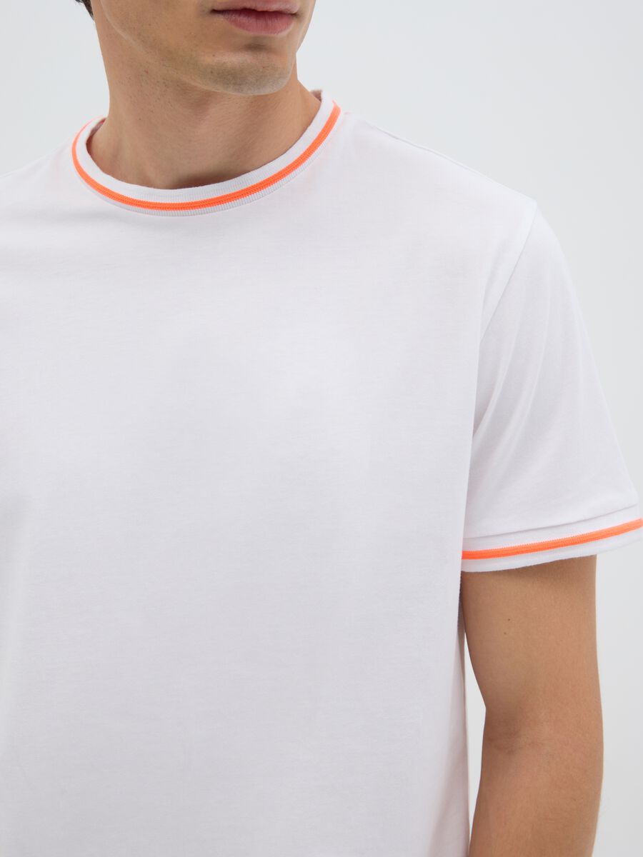 Men's multicolour pure cotton T-shirt, regular fit with fluorescent details_2