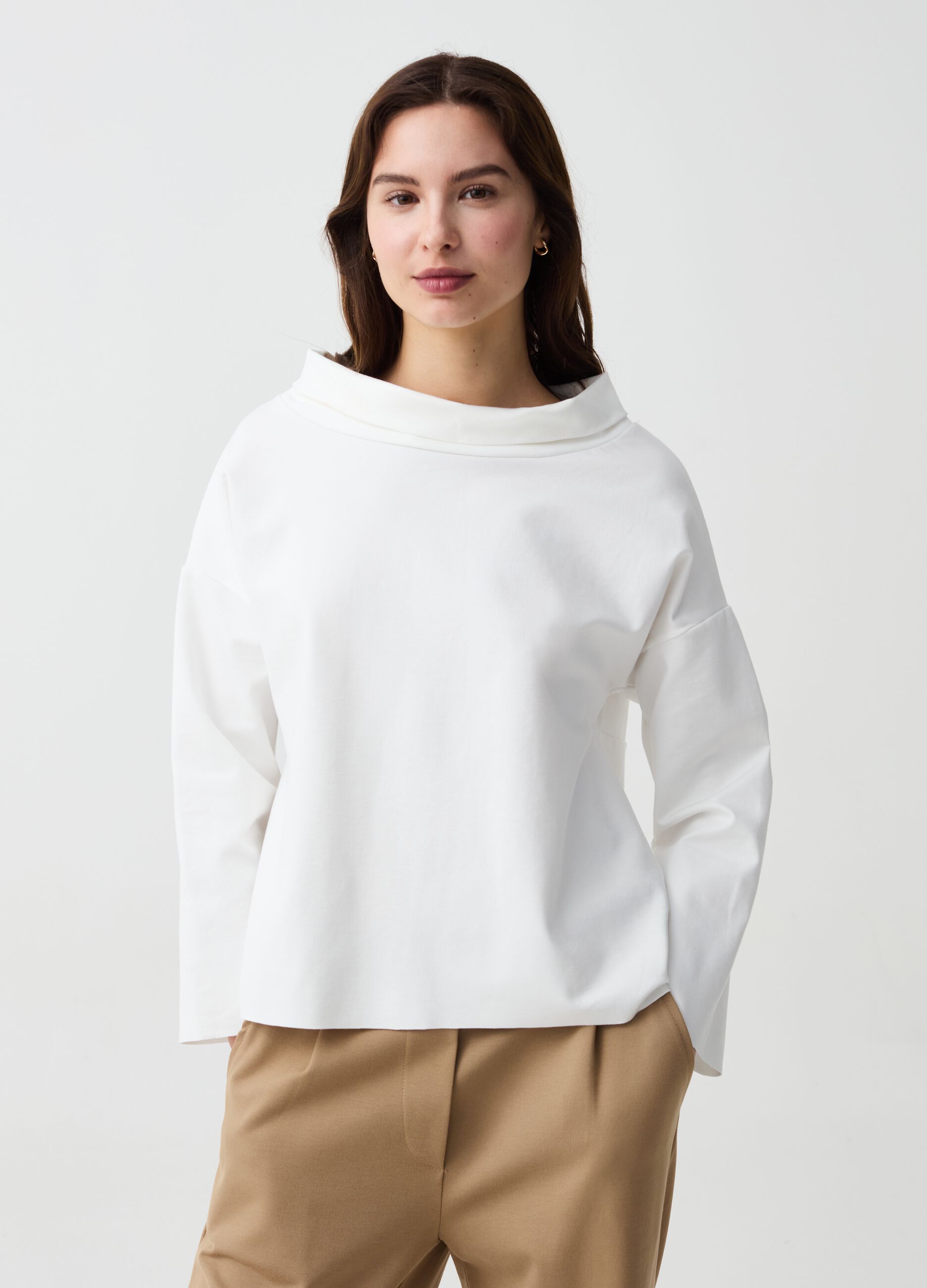 Blouse with boat neck and fold