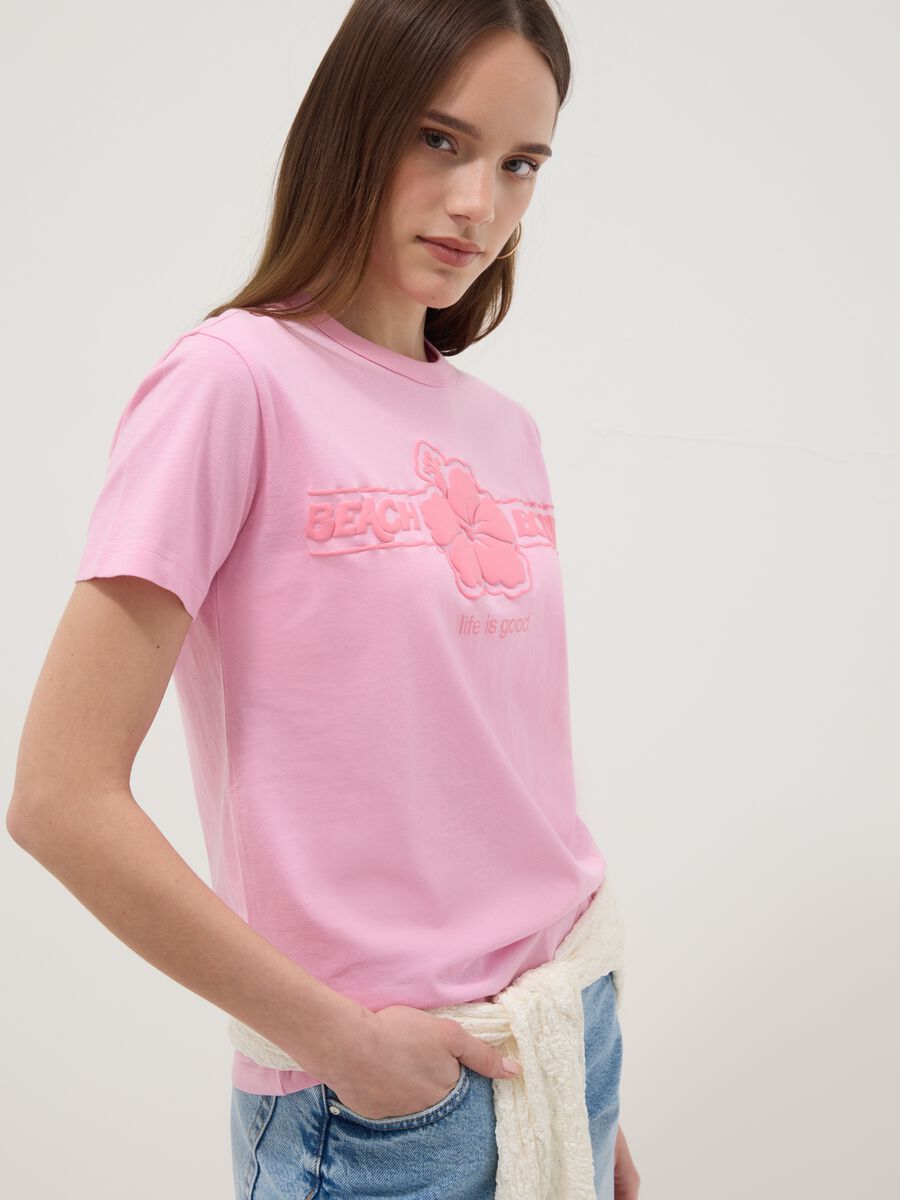 T-shirt in puro cotone rosa regular fit con fiore_2