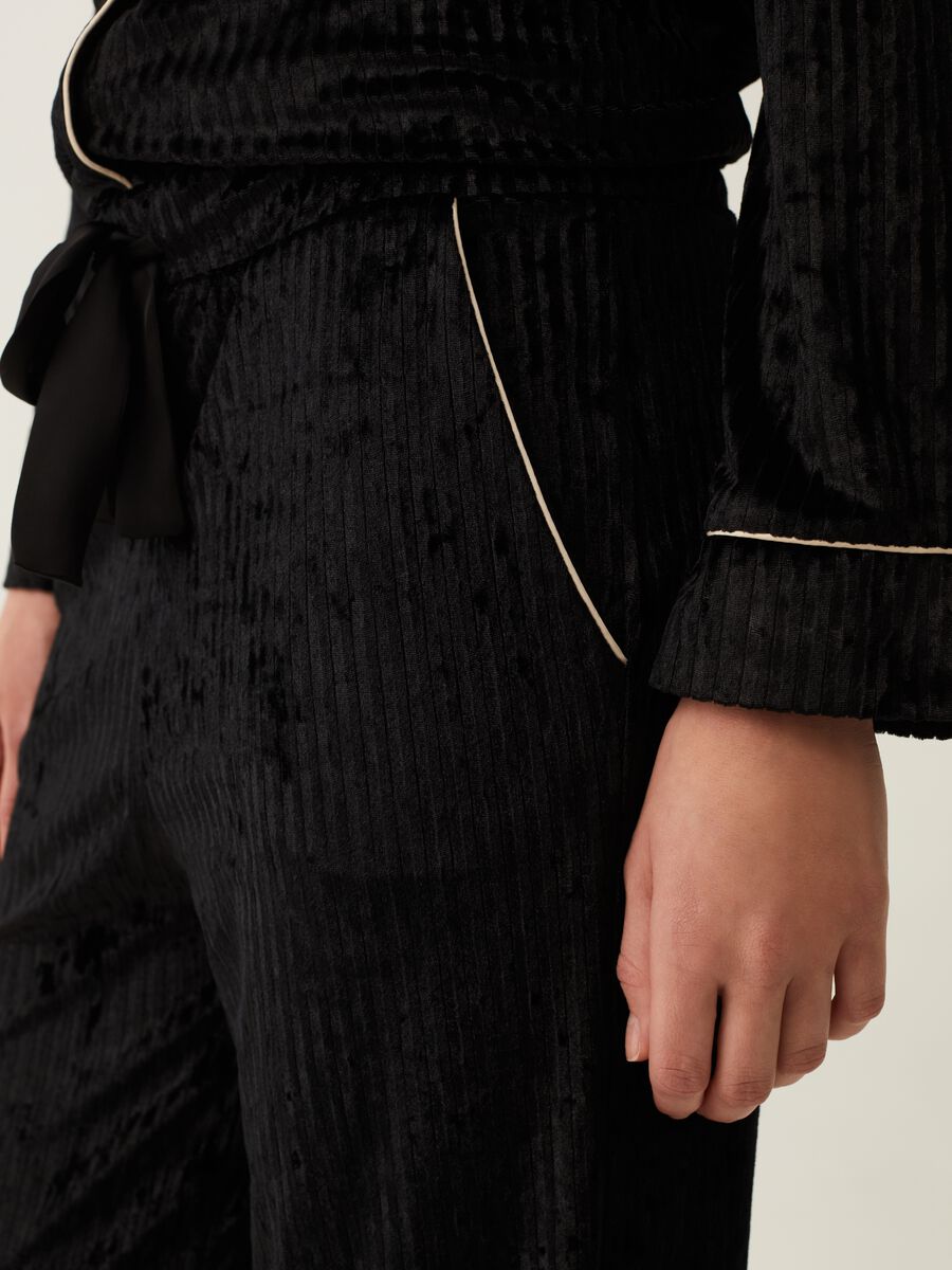 Pantalone pigiama a coste piping a contrasto_3