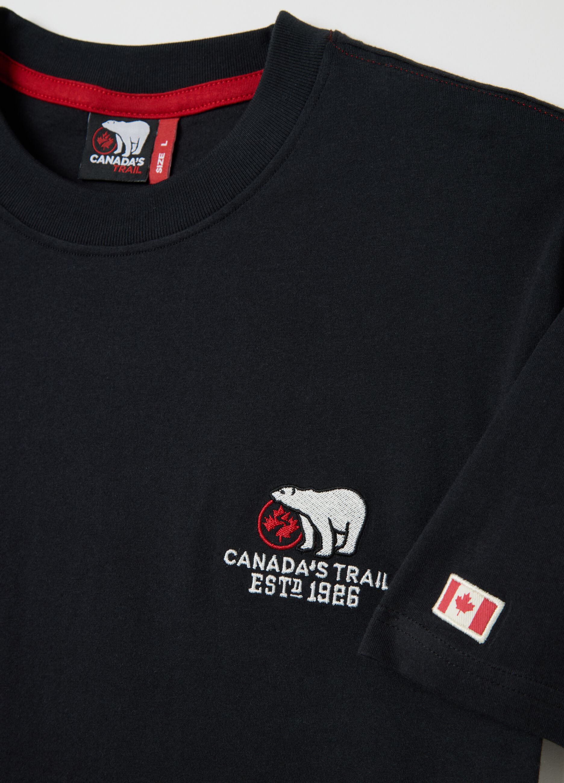 T-shirt nera a maniche corte Canada's Trail
