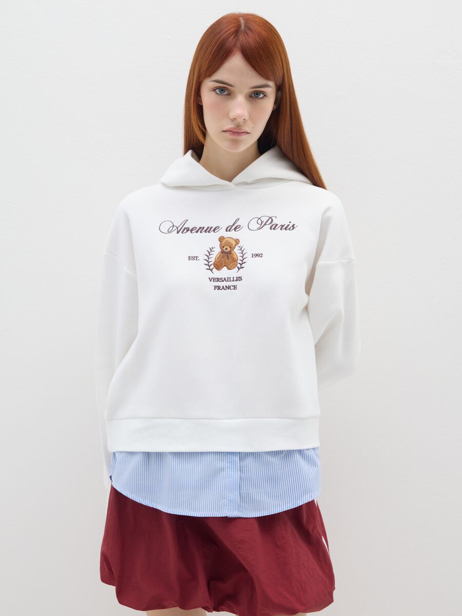 Felpa in misto cotone bianca relaxed fit con scritta_0