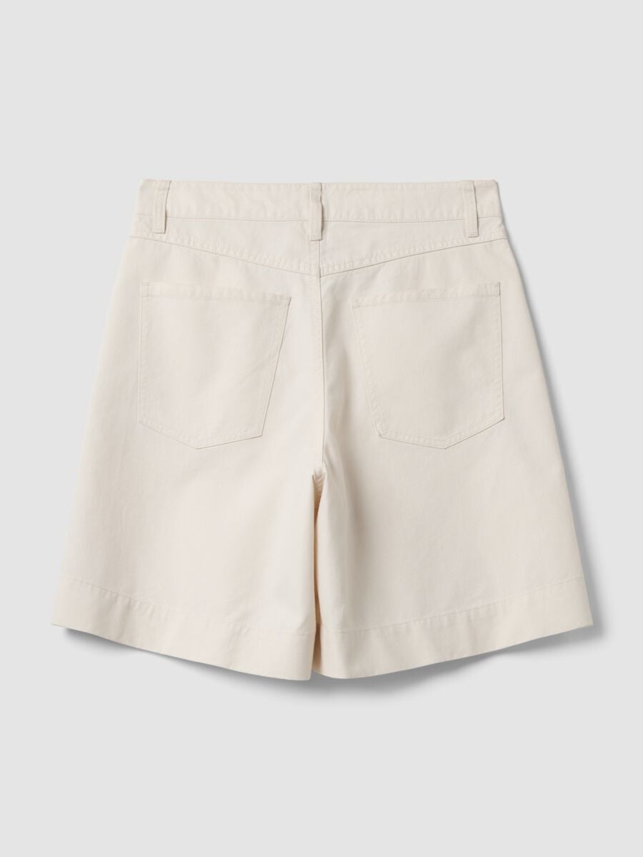 Shorts bianchi in misto lino e lyocell con ricami a contrasto regular fit_1