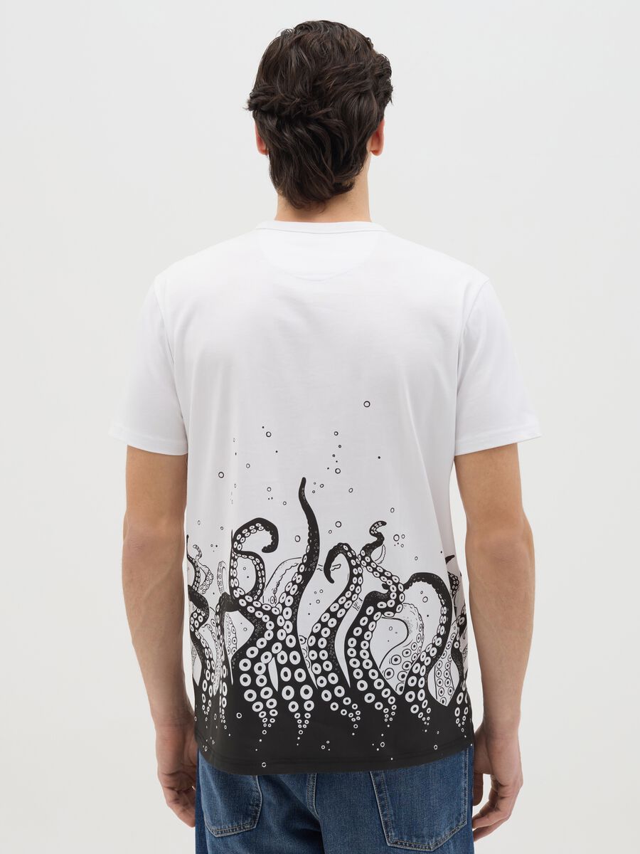White T-shirt with short sleeves and print_3