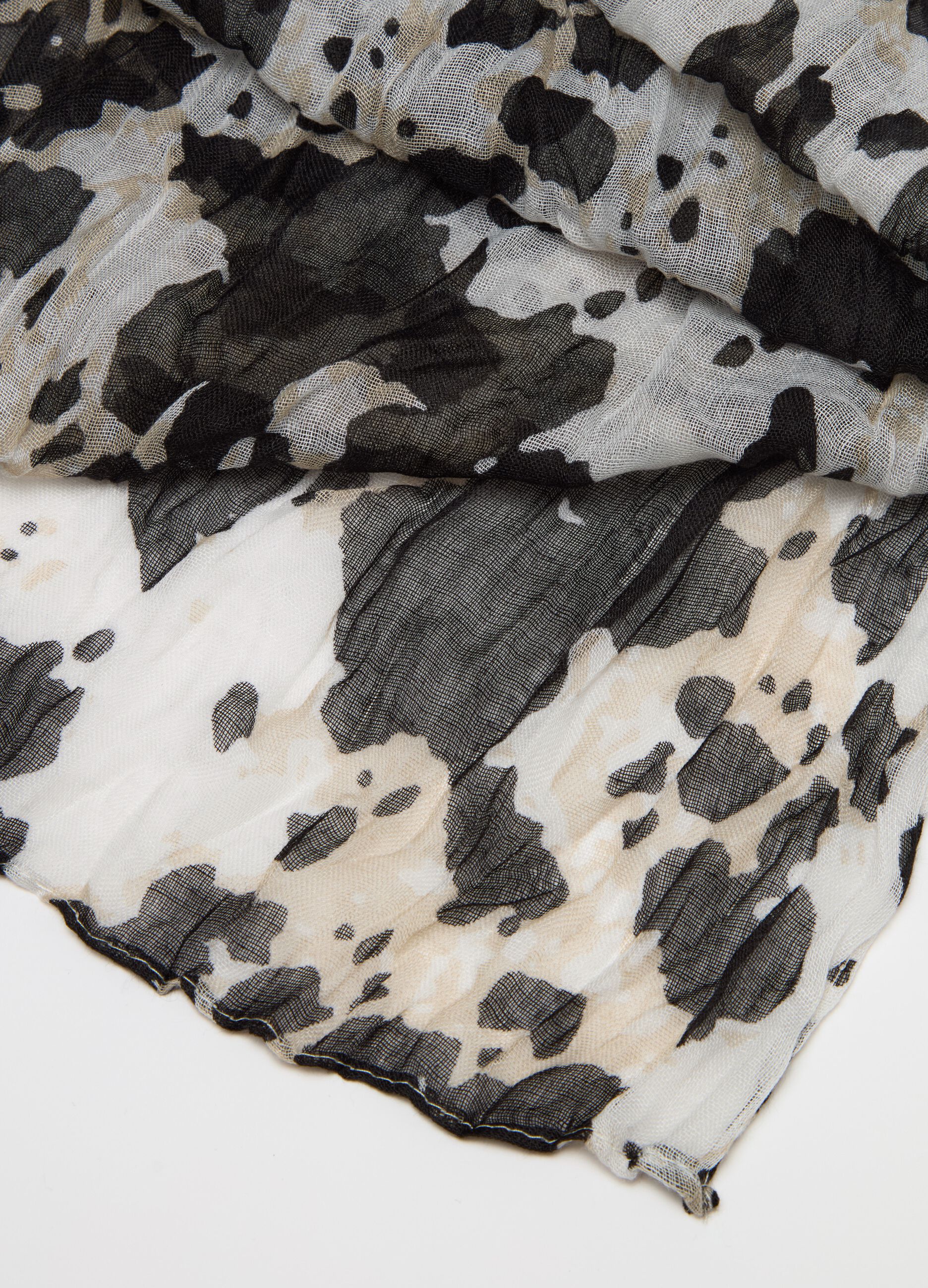 Crinkle-effect speckled pashmina