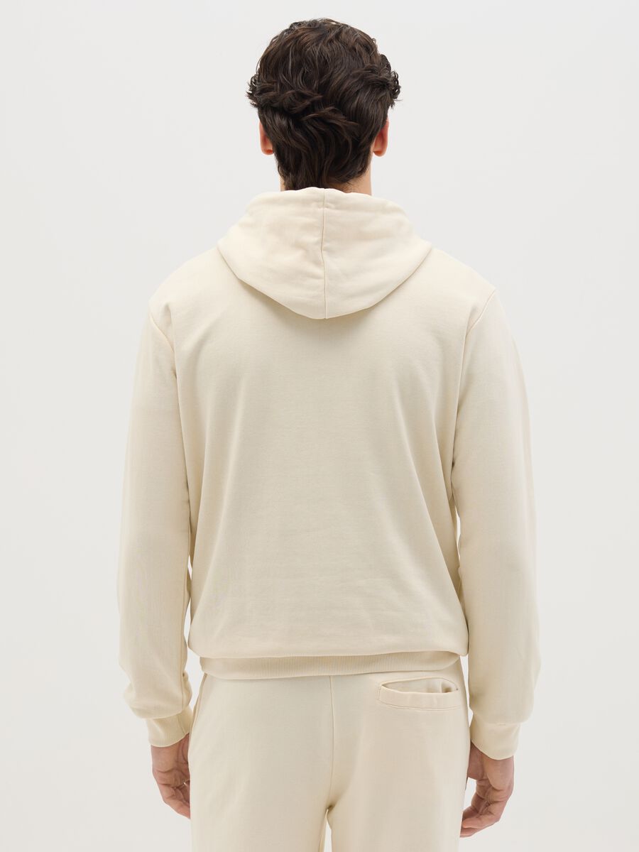 Beige sweatshirt with hood_3