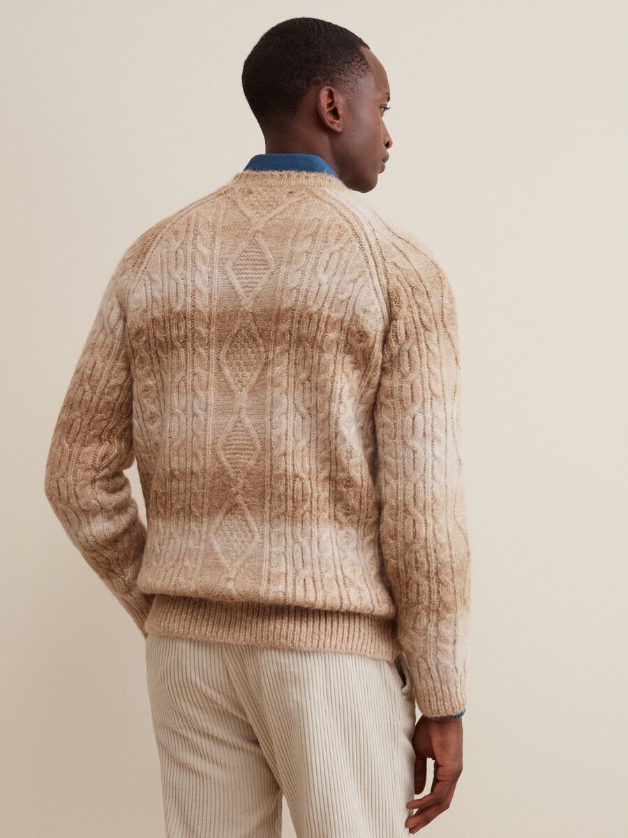 Pullover degrade con lavorazione intrecciata_2