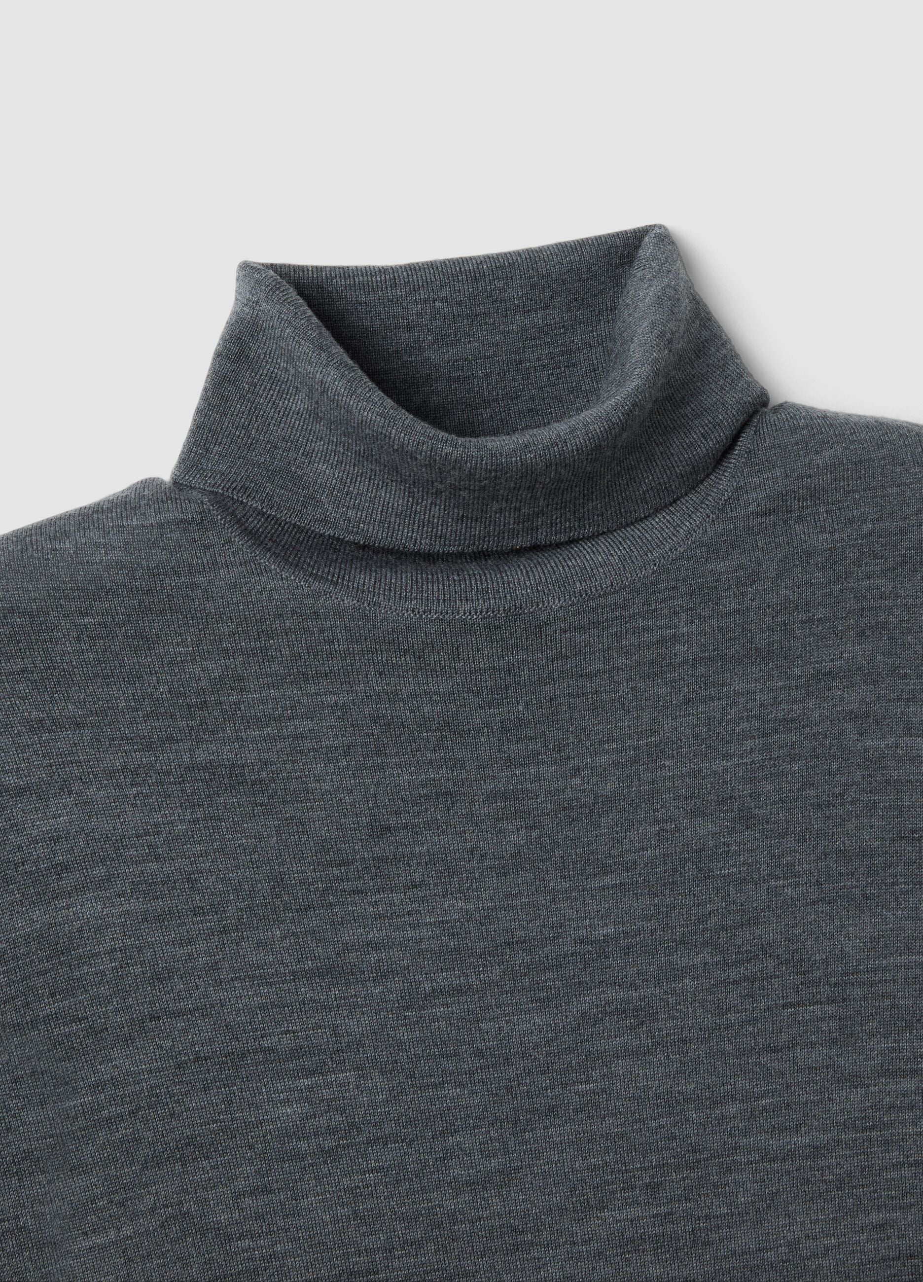 Maglia grigio melange dolcevita in pura lana merino