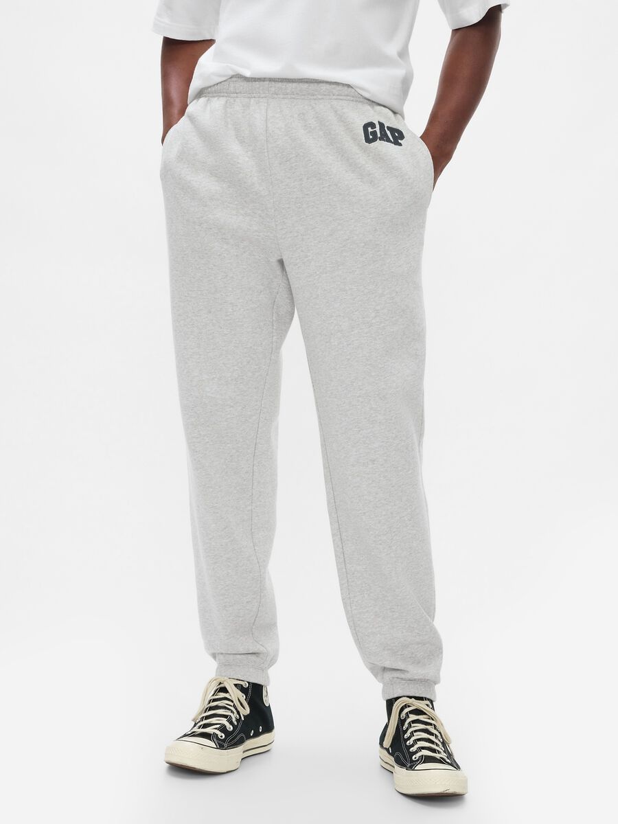 Pantaloni jogger grigio chiaro in misto cotone con logo GAP_1