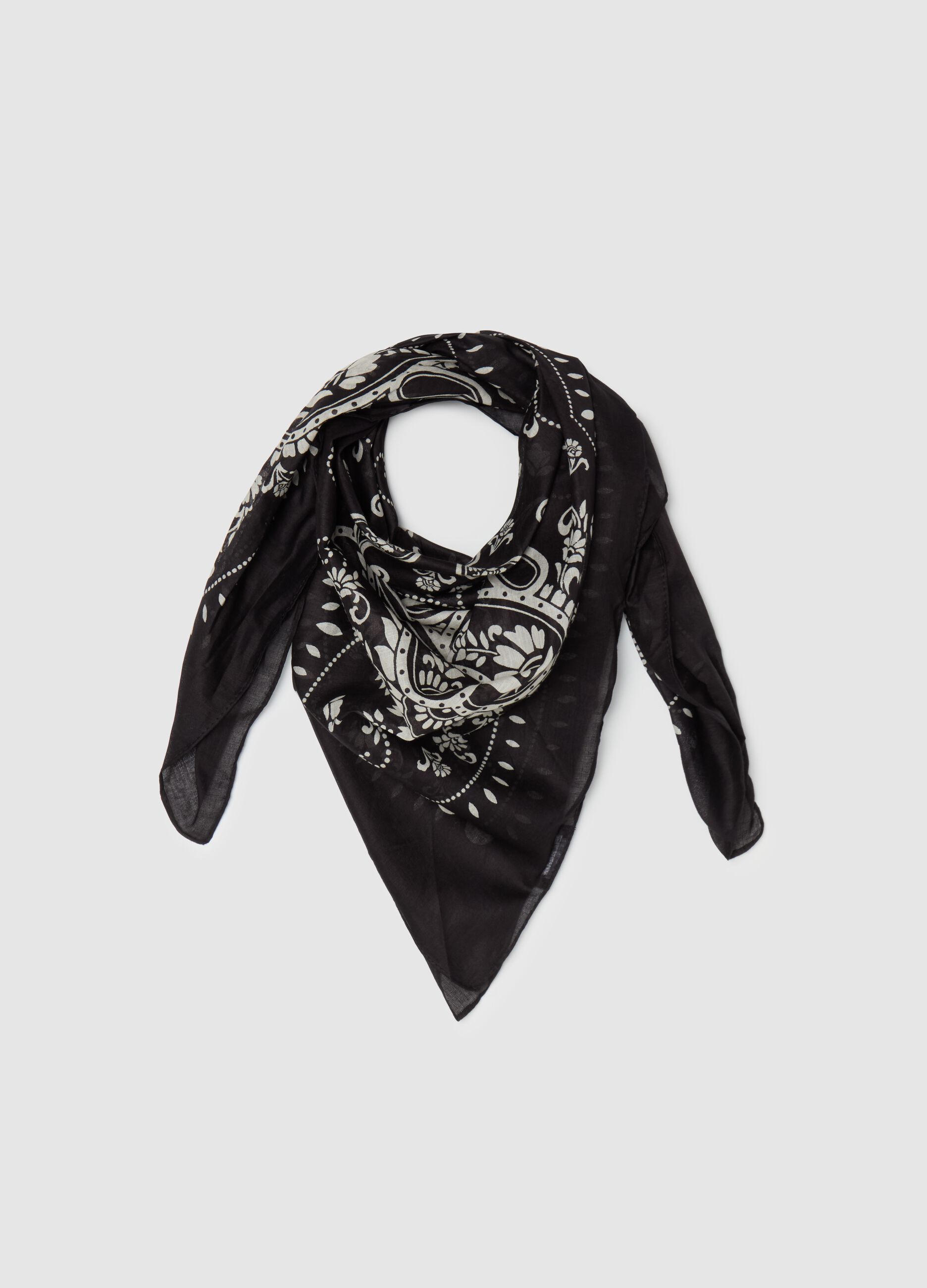 Contemporary foulard with paisley print