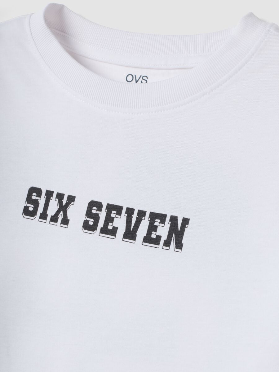 T-shirt bianca in puro cotone con stampe Six Seven regular fit_1