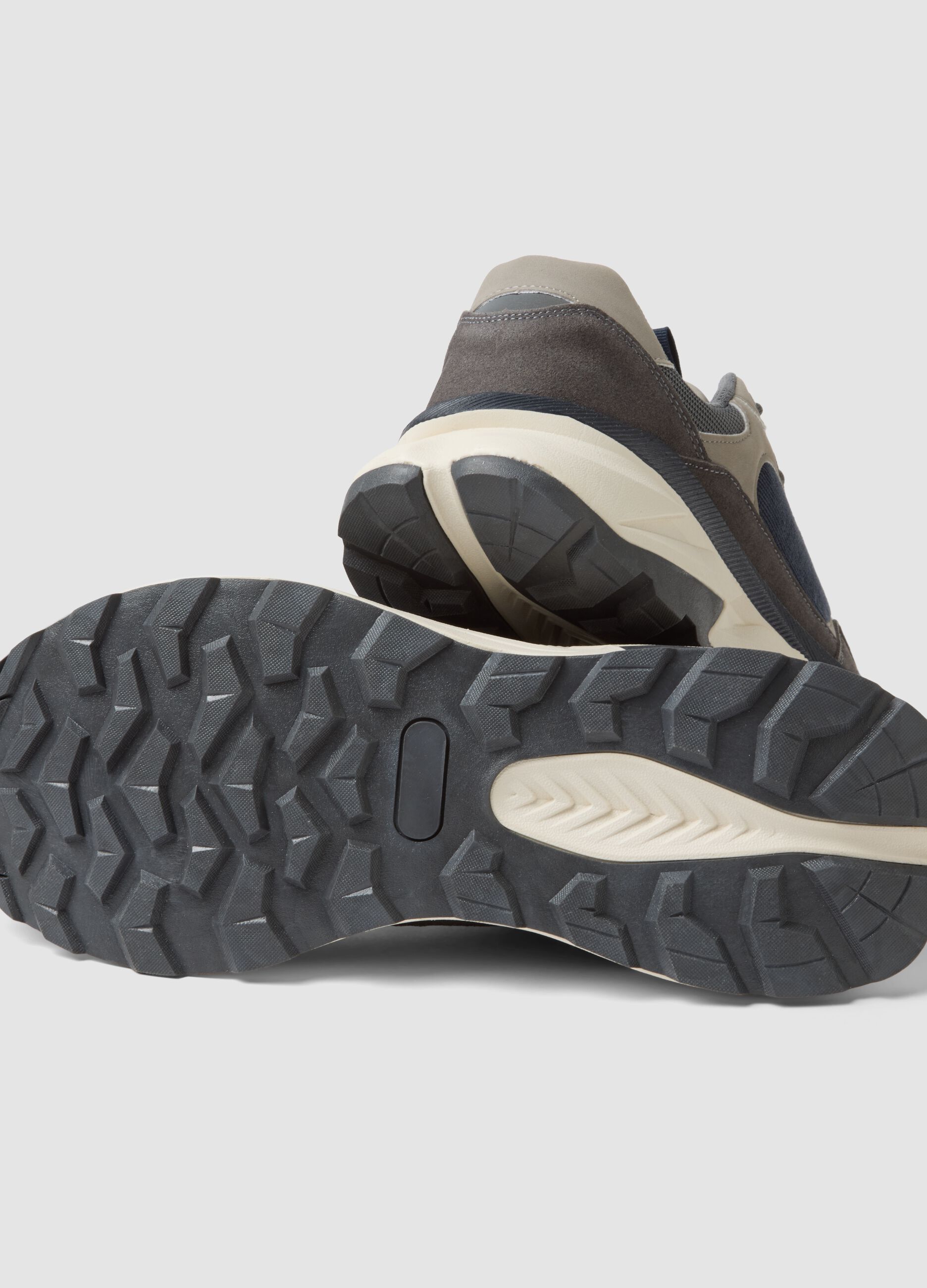 Sneakers blu casual con lacci e suola running