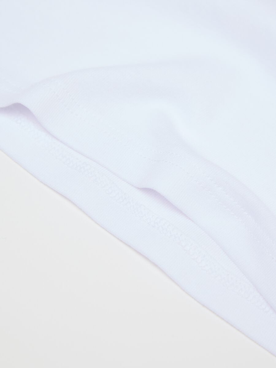 Three-pack white racerback vests in organic cotton_3