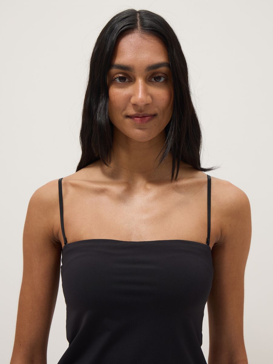 Canottiera nera regular fit con scollo quadrato_1