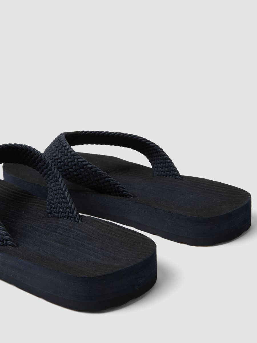 Infradito blu con fascia intrecciata_2