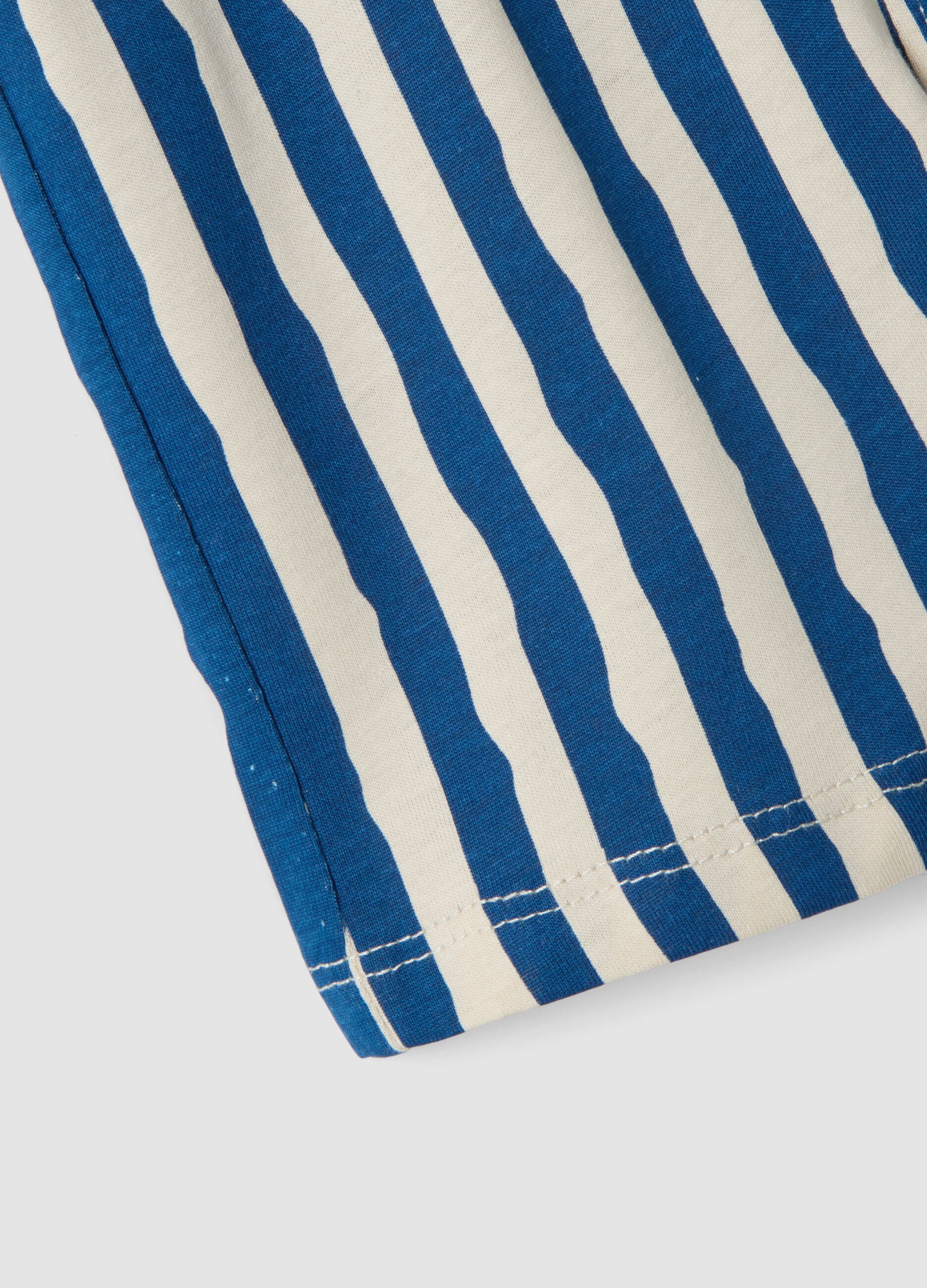 Shorts blu e bianco a righe in cotone organico per bimbo regular fit
