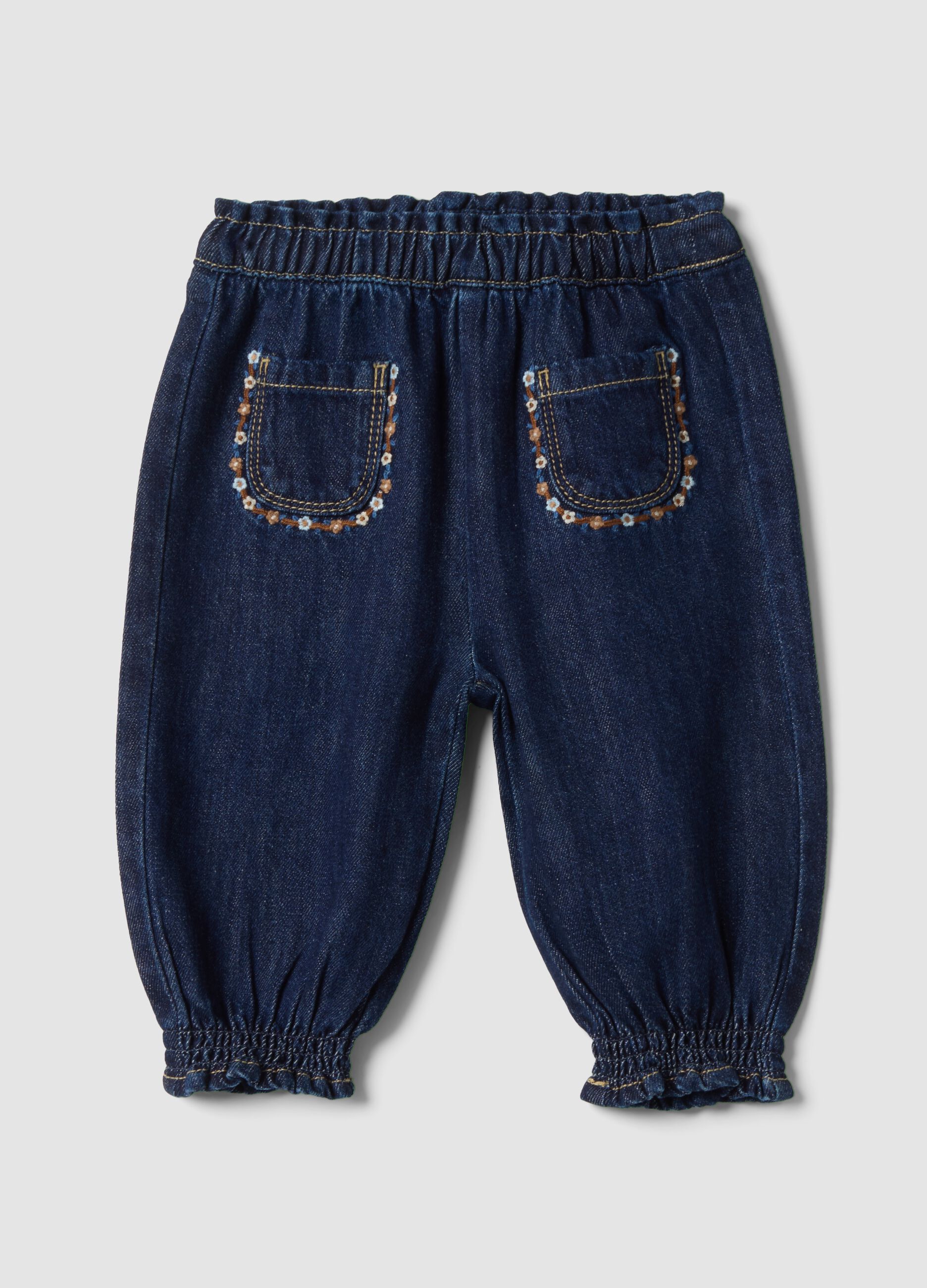 Jogger denim blu in misto cotone e viscosa con ricami floreali comfort fit