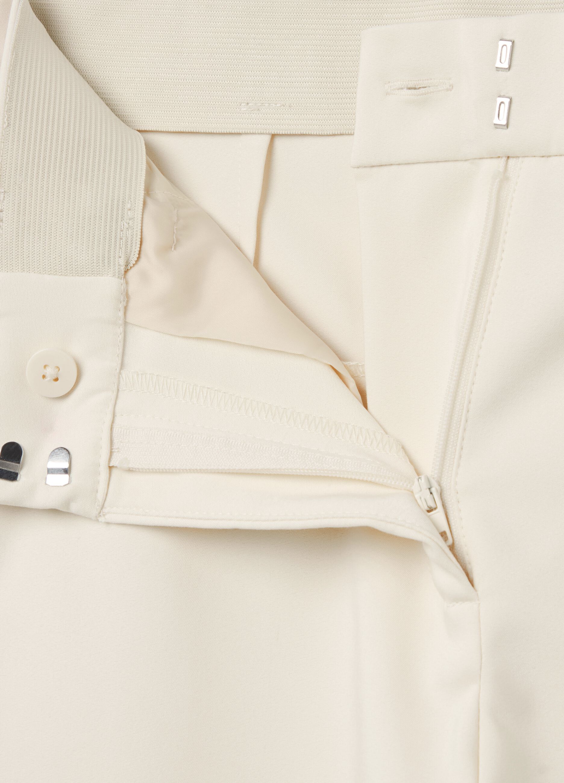 Pantaloni chino con tasche 