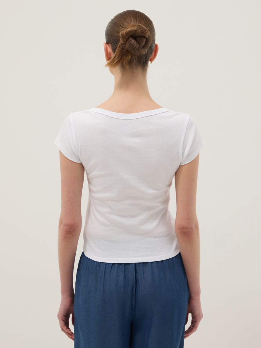 White pure cotton regular fit T-shirt with deep Henley neck_3