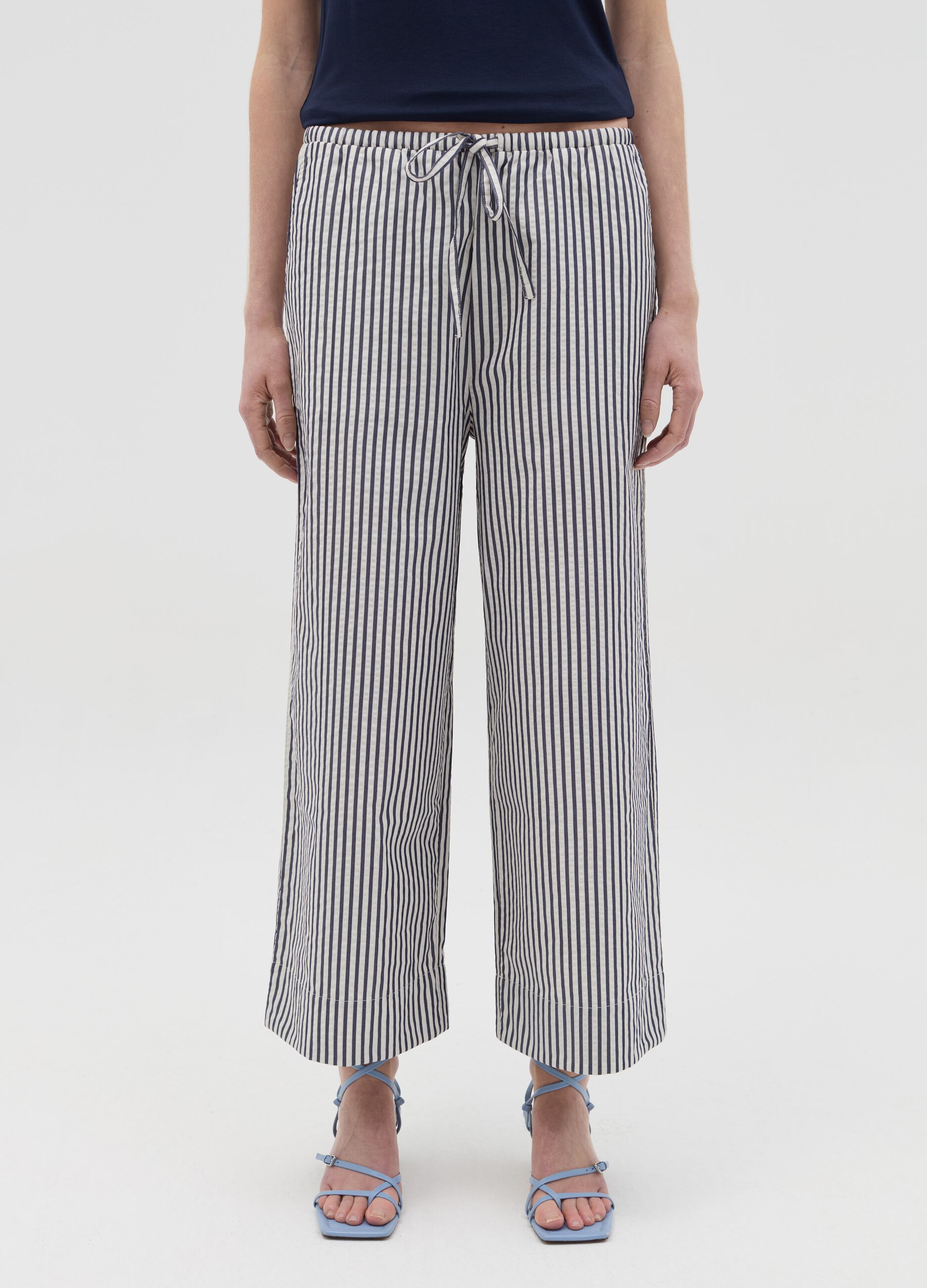 Pantalone a gamba larga a righe bianche e blu