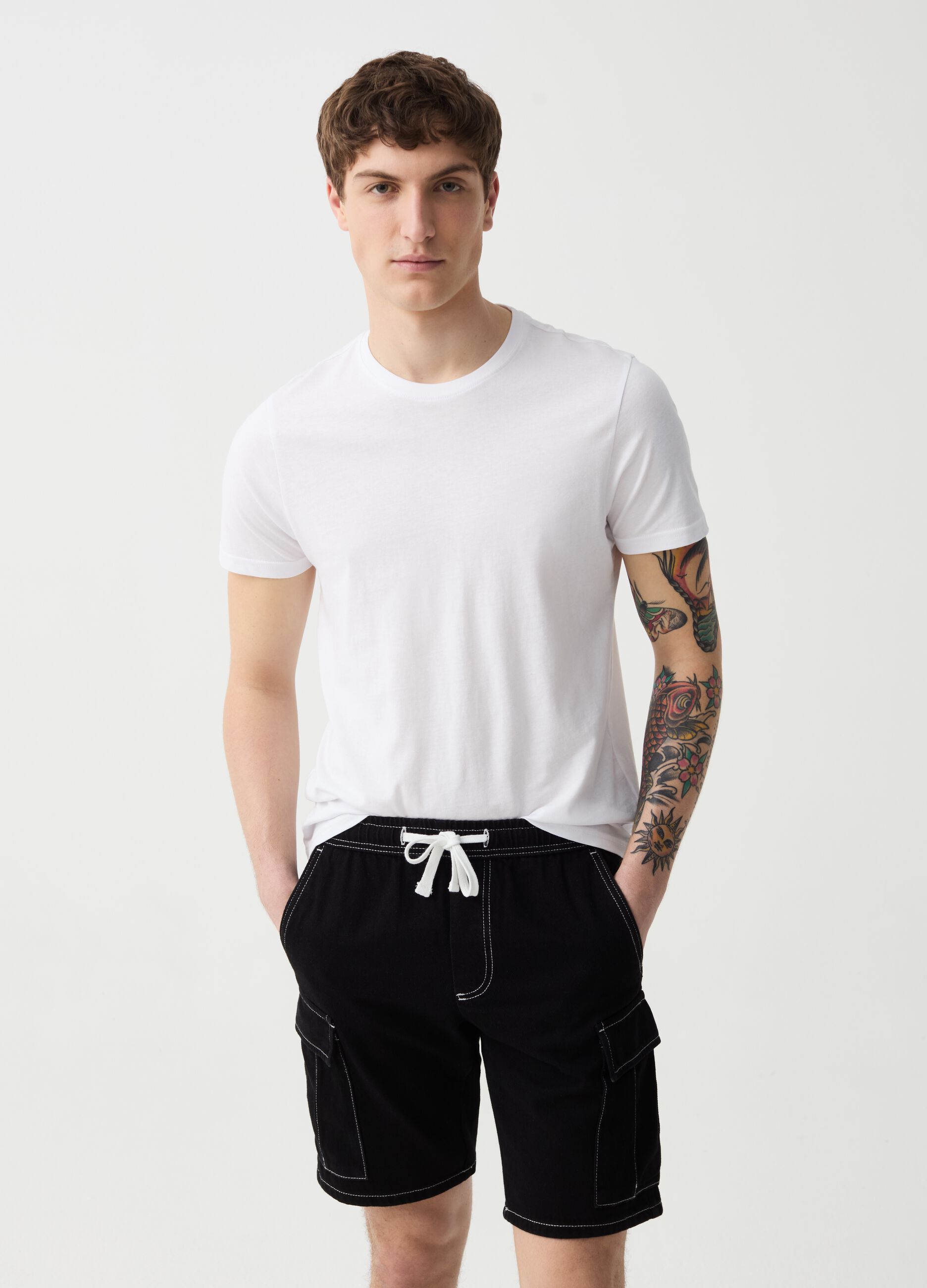 Denim Bermuda cargo shorts with contrasting stitching