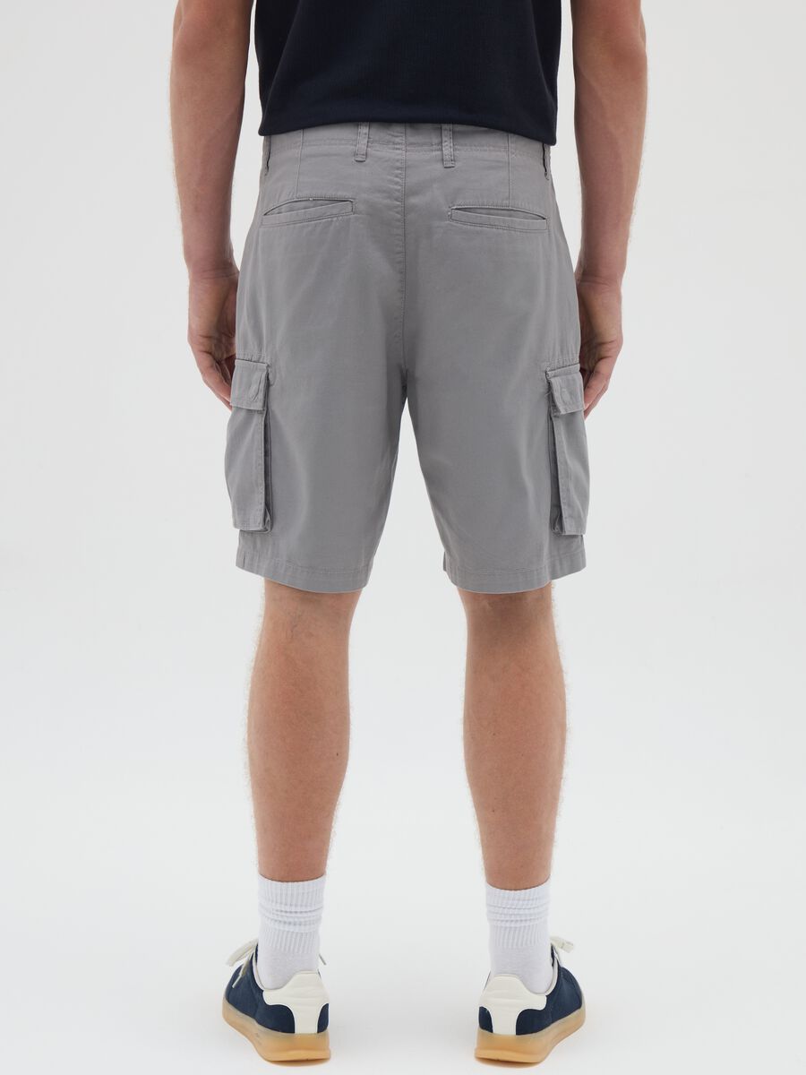 Men's grey regular fit pure cotton Bermuda shorts_3