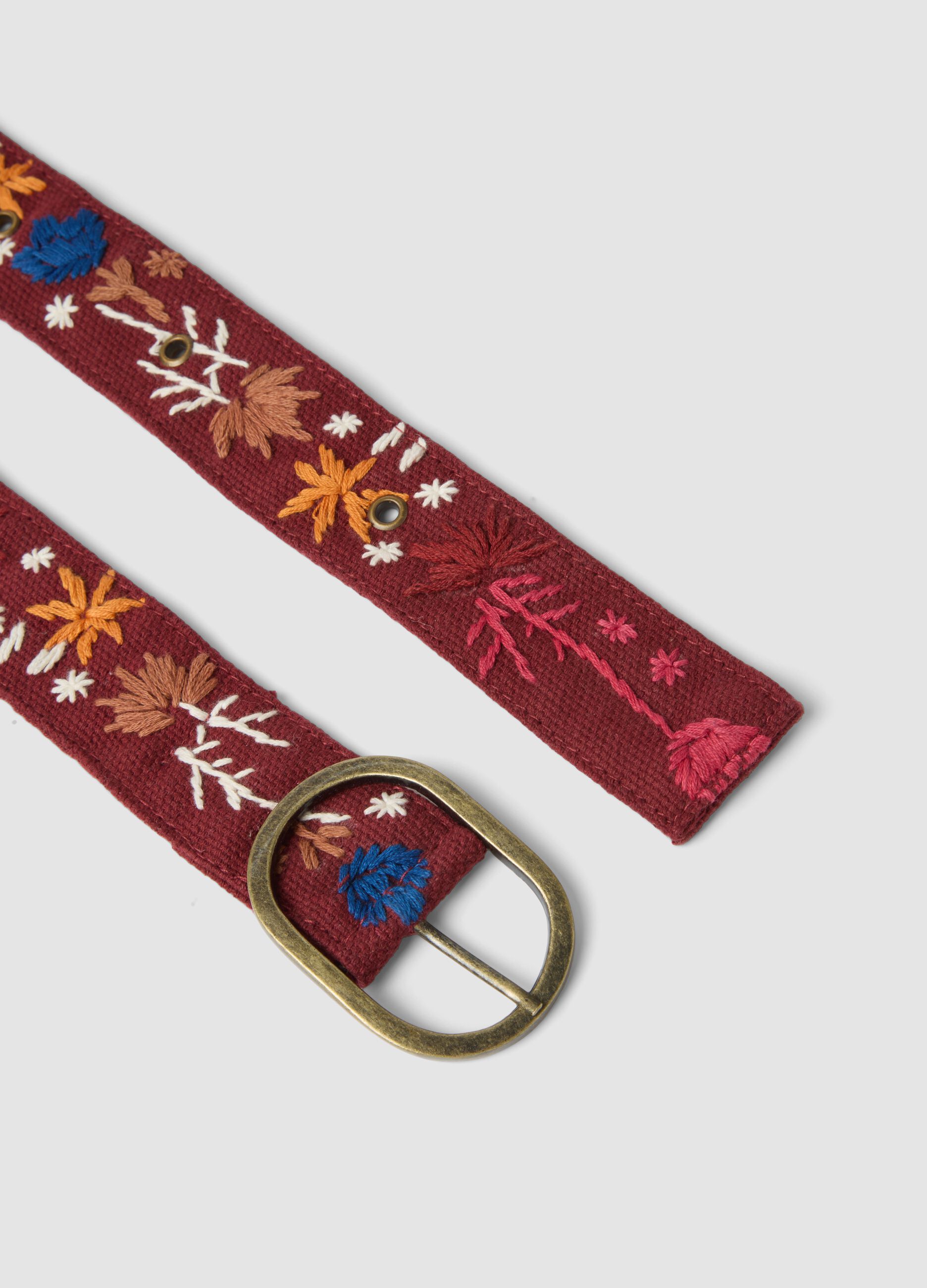 Red embroidered belt in pure cotton