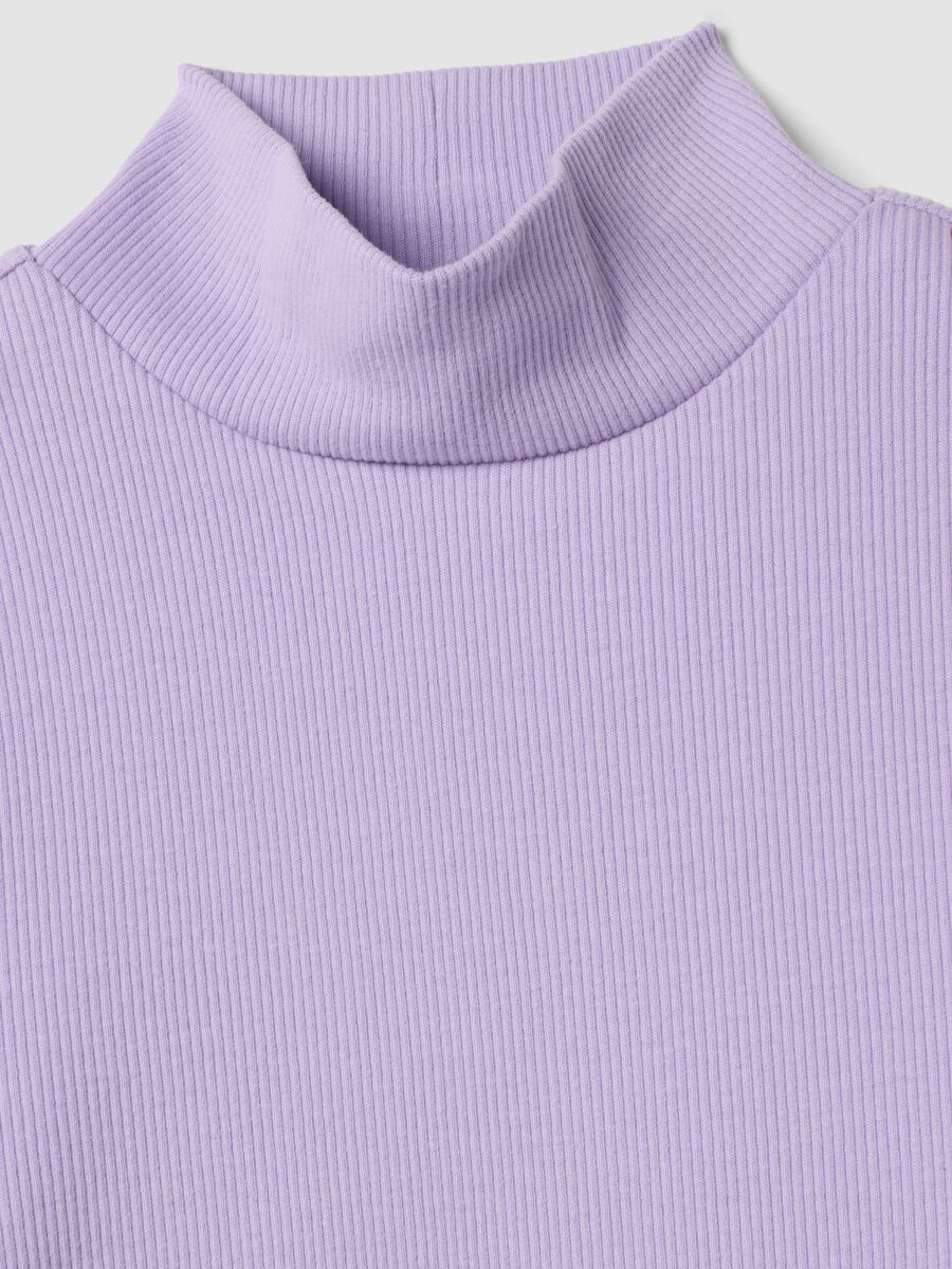 T-shirt viola in cotone organico elasticizzato a costine slim fit_2