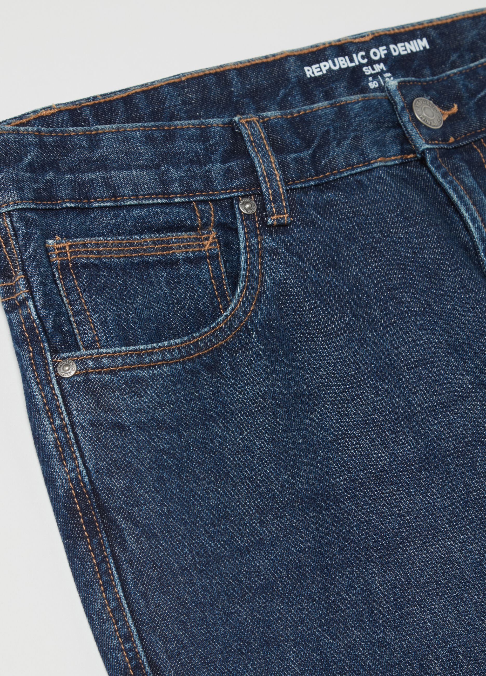 Slim-fit jeans with five pockets