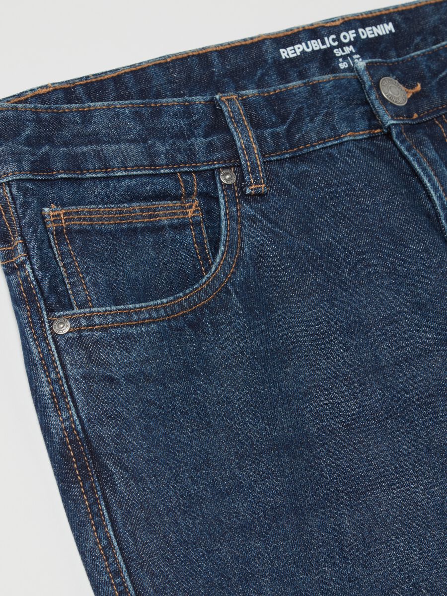 Slim-fit jeans with five pockets_5