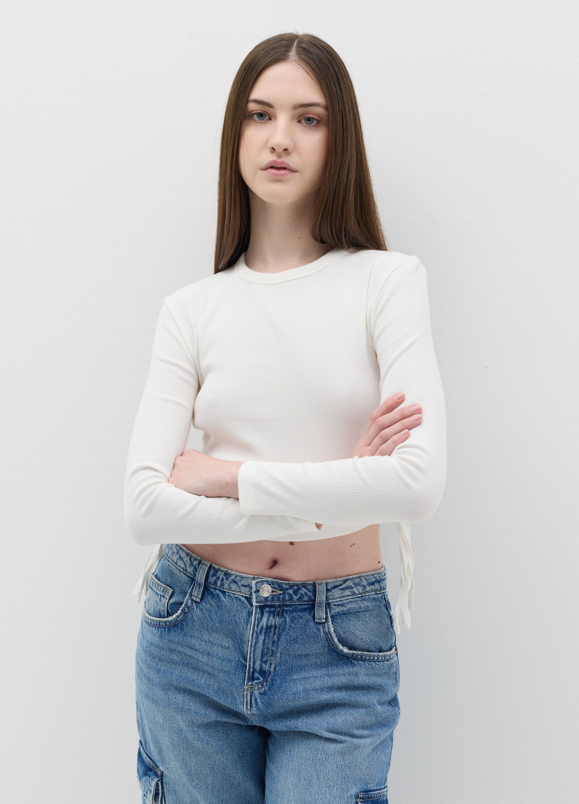 T-shirt crop con laccetti