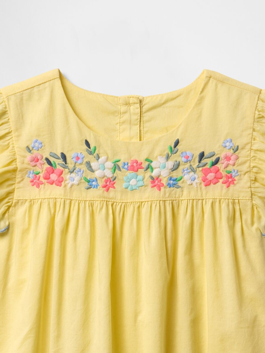 Yellow pure cotton set with floral embroidery GAP Kids_1