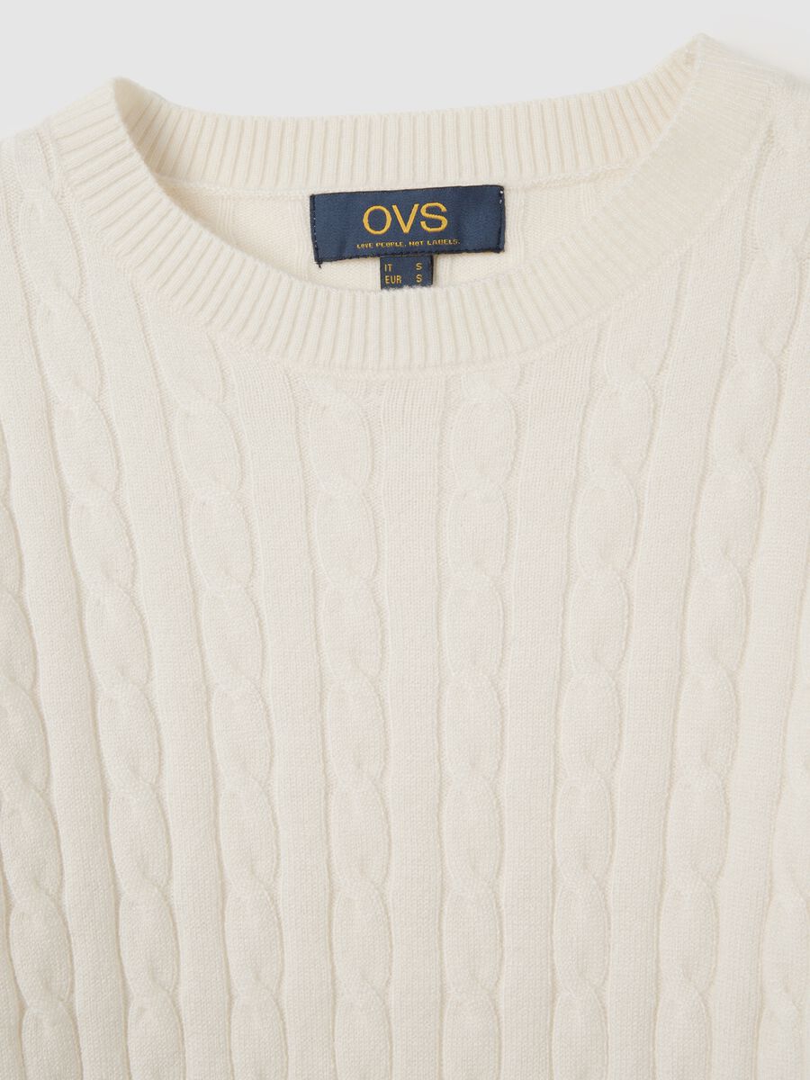 Pullover bianco con collo rotondo_1