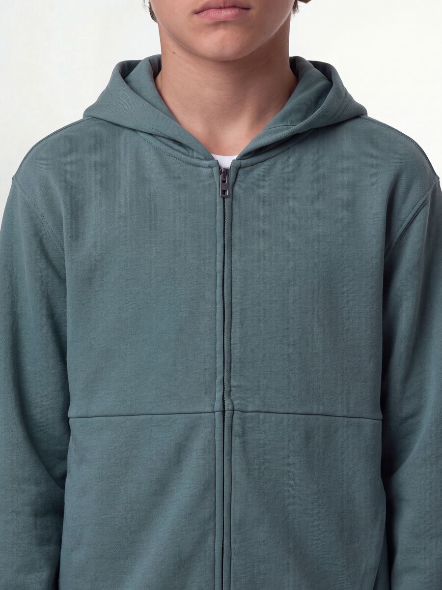 Felpa verde con cappuccio e zip in puro cotone organico per ragazzo relaxed fit_2