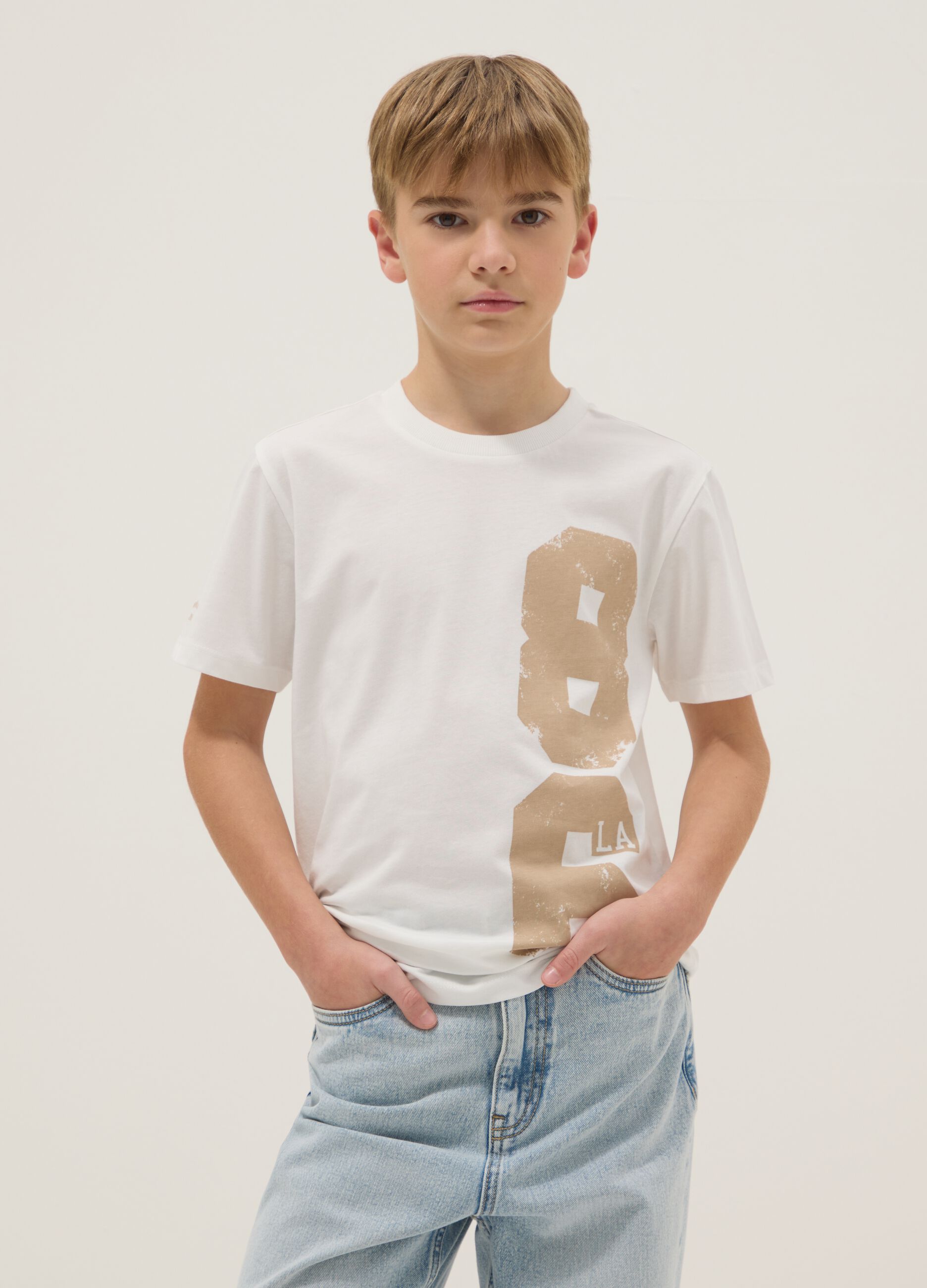 Boys' regular fit white pure cotton T-shirt with print