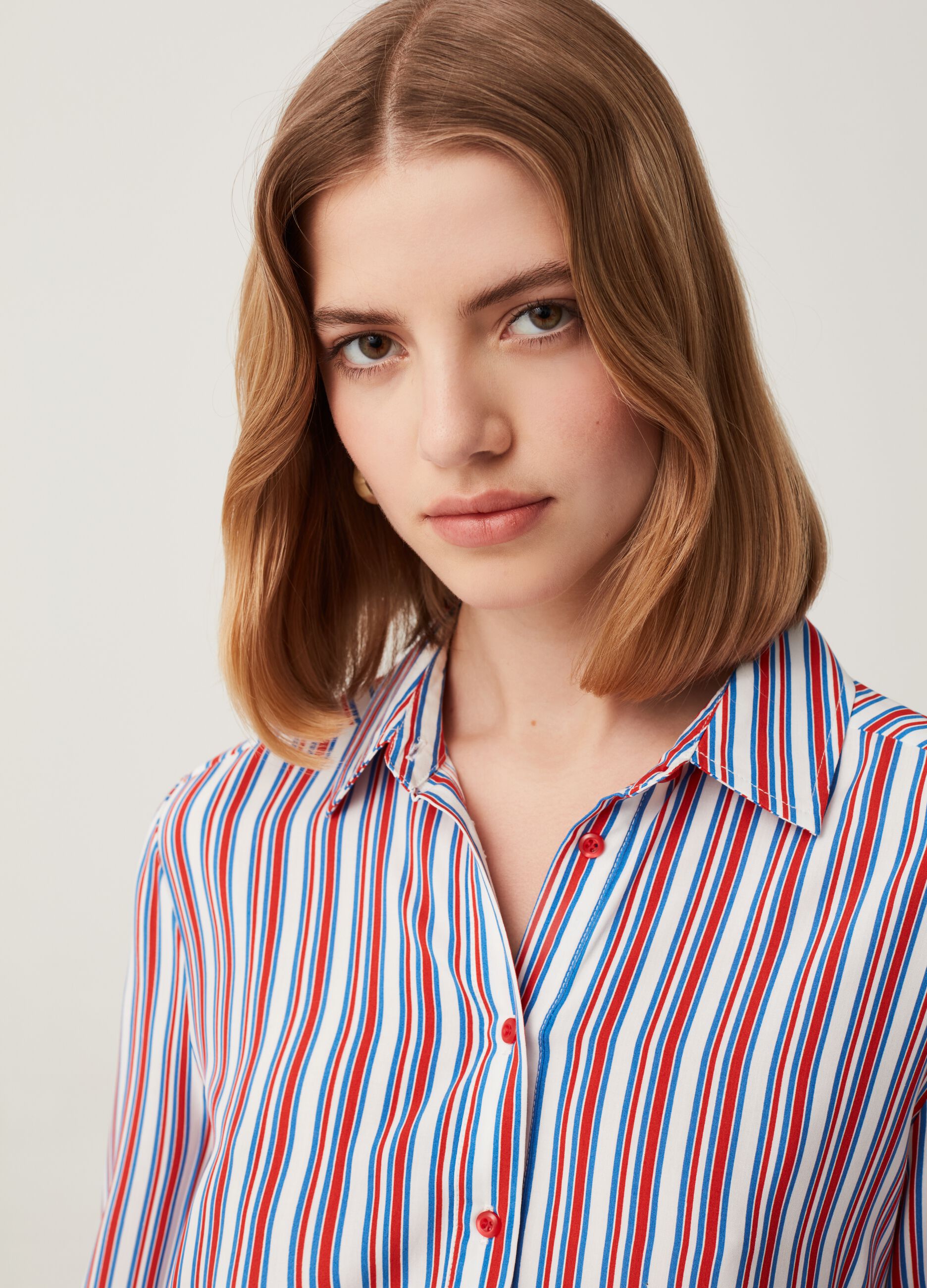 Blusa in viscosa sostenibile stampa all-over_1