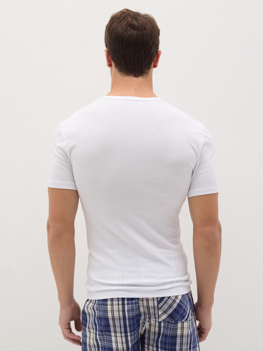 Two-pack undershirts with V neck_3