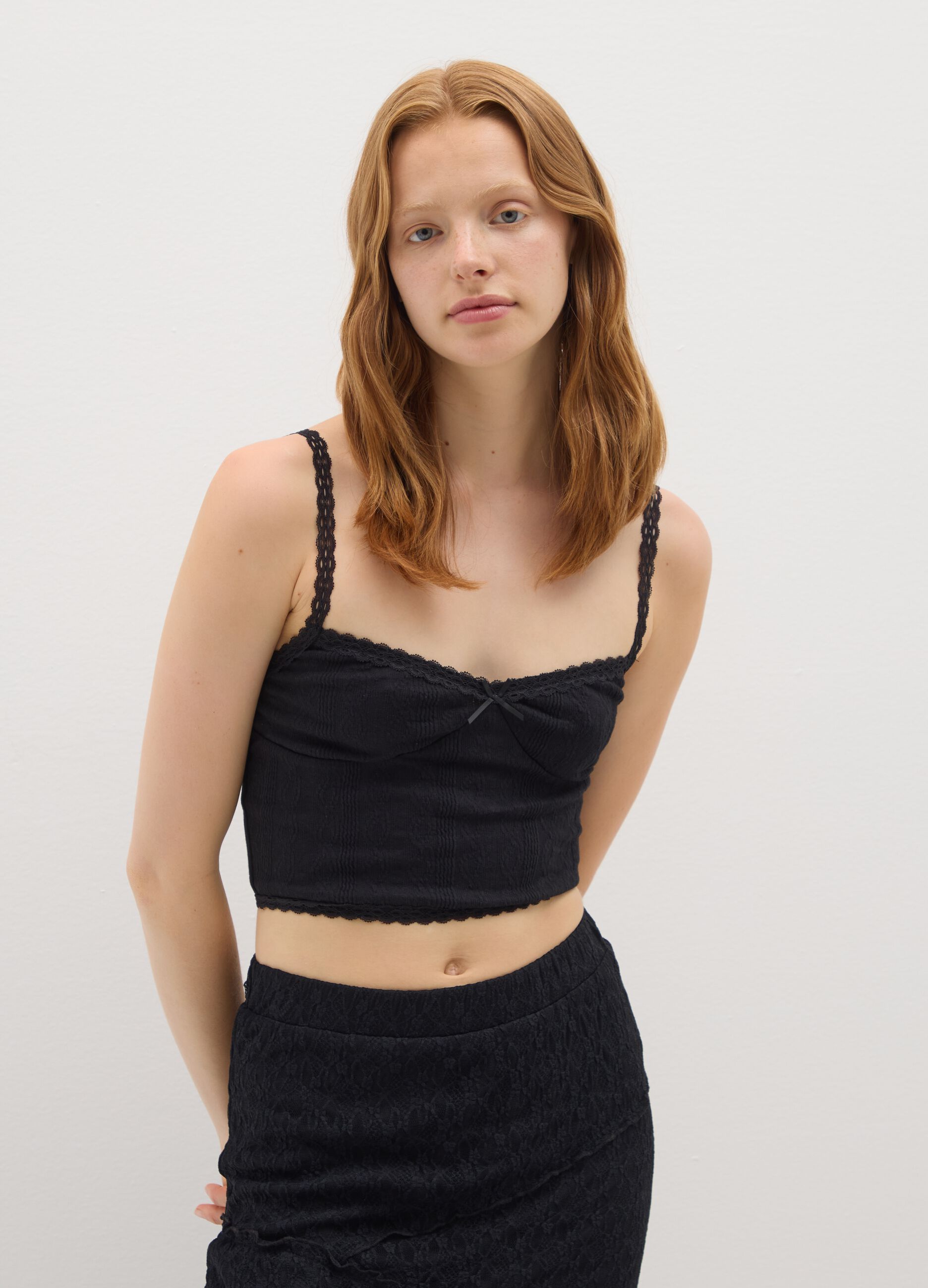 Top da donna nero con pizzo