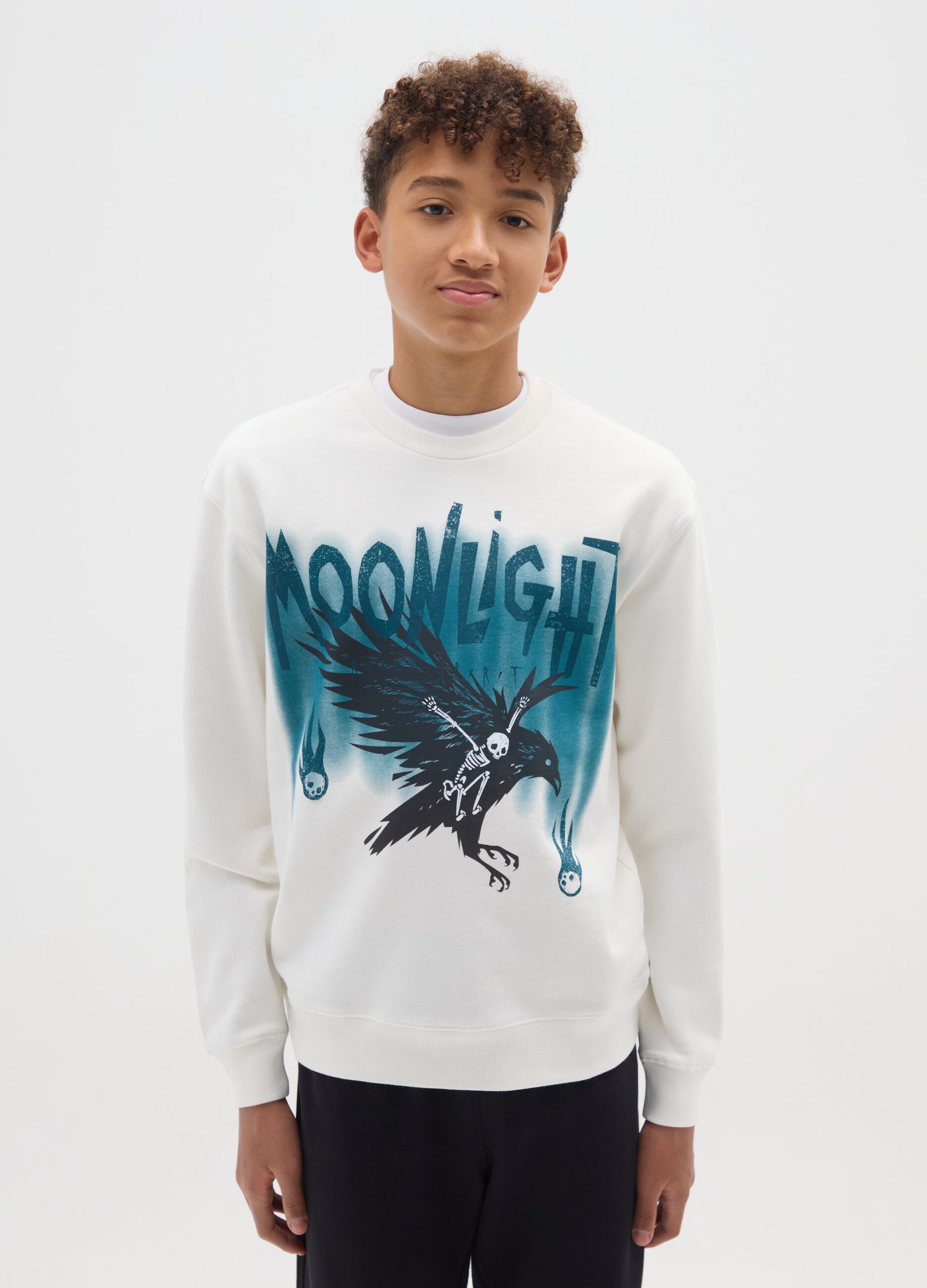 Boy's white sweatshirt with print in pure cotton oversized fit