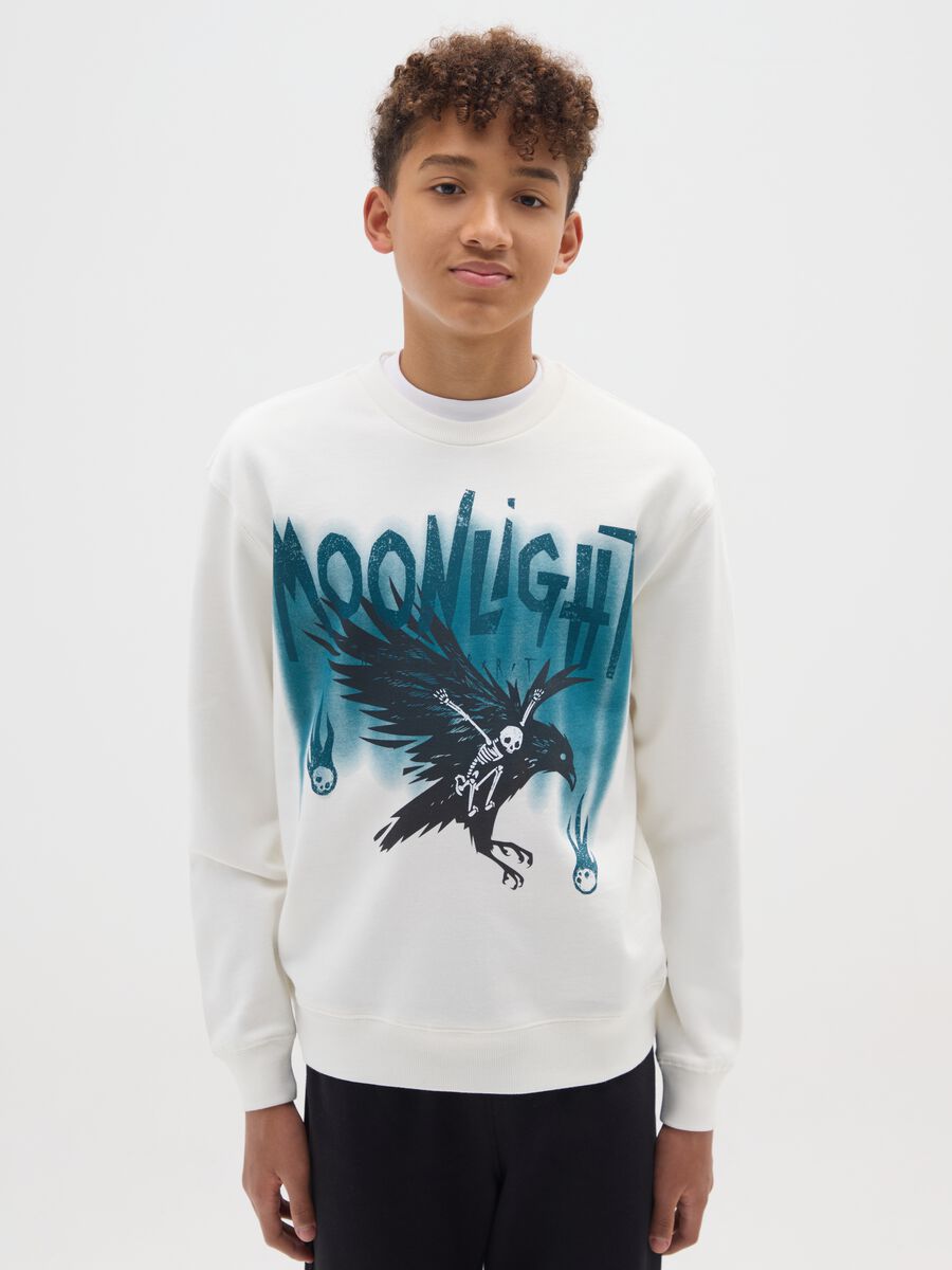 Boy's white sweatshirt with print in pure cotton oversized fit_0