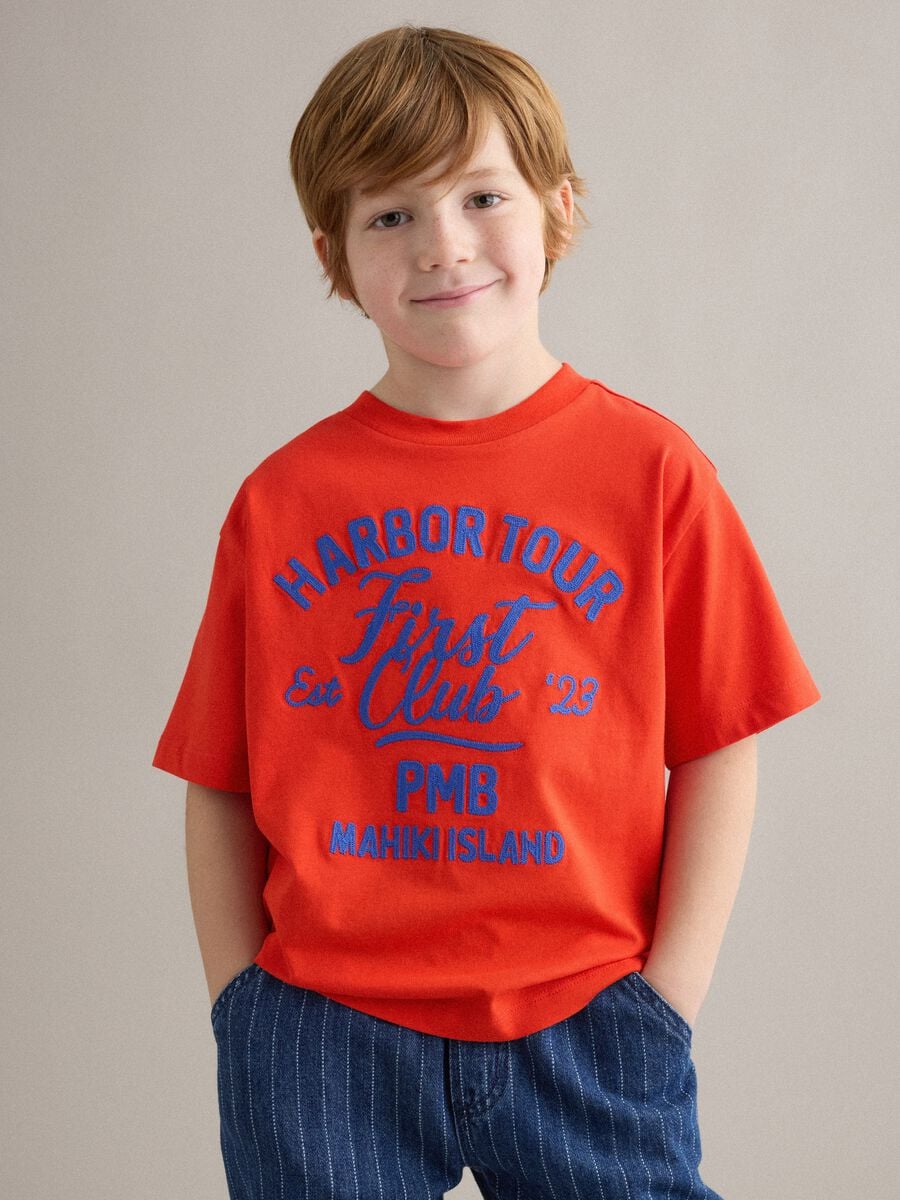 T-shirt rossa in puro cotone over fit da bambino_0