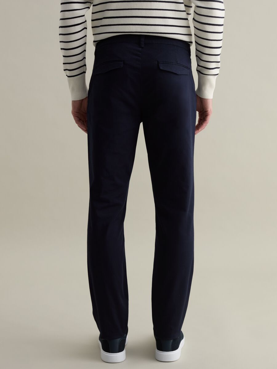 Slim-fit chinos in stretch twill_2