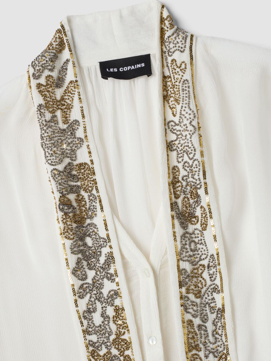 Camicia bianca in pura viscosa con collo ricamato_1