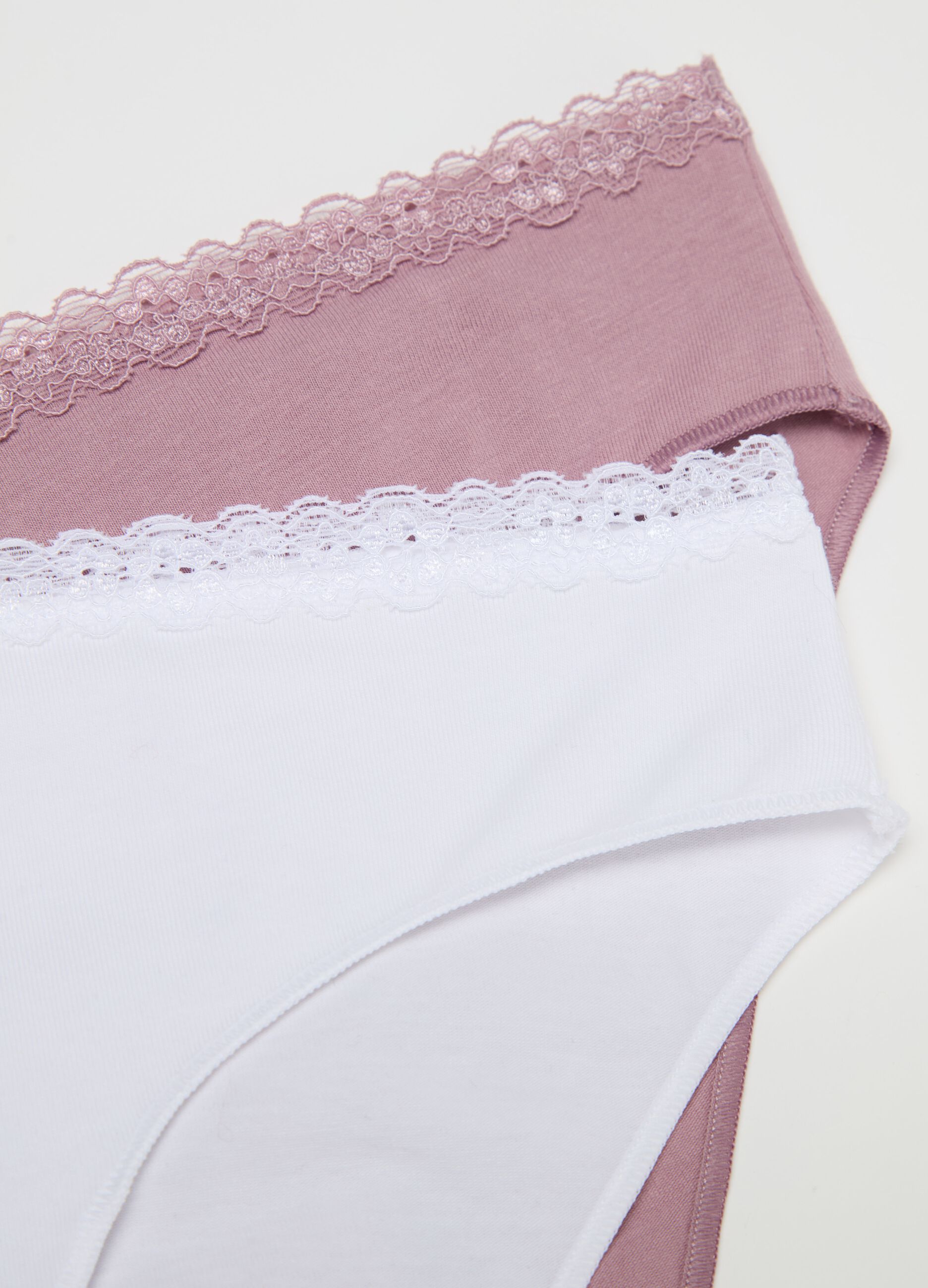 Two-pack briefs with lace trim