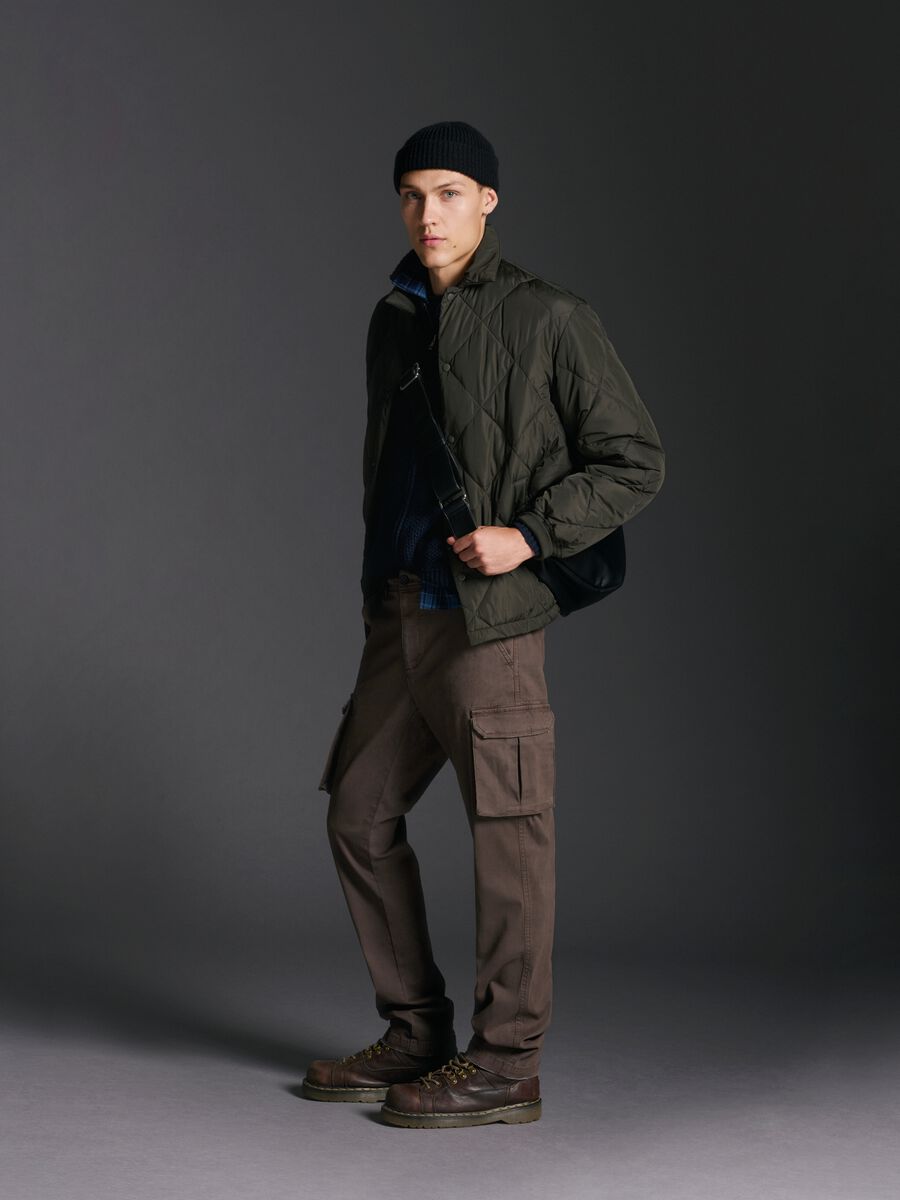 Pantaloni cargo marroni in cotone elasticizzato slim fit_0