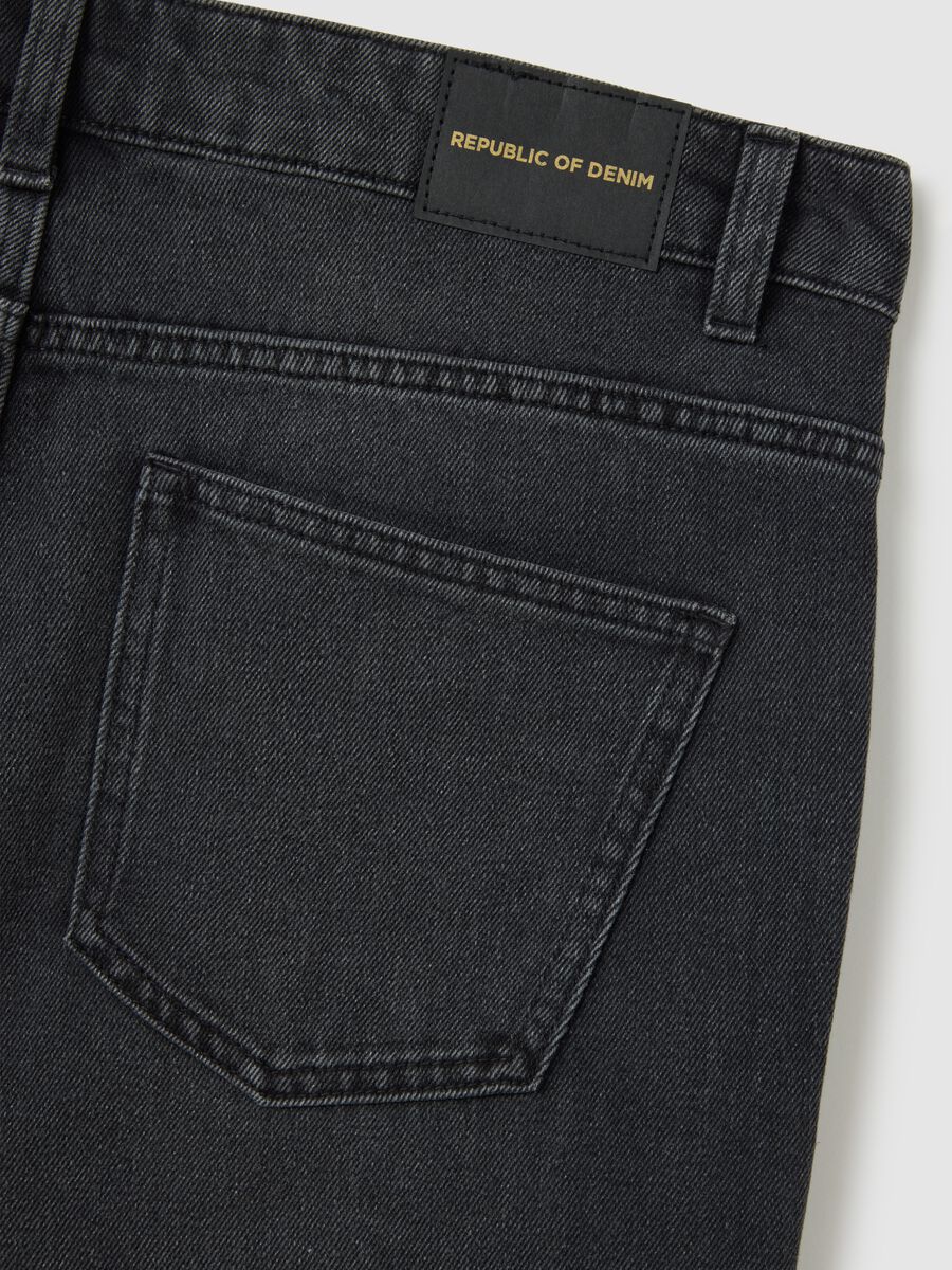 Regular fit black denim jeans_5