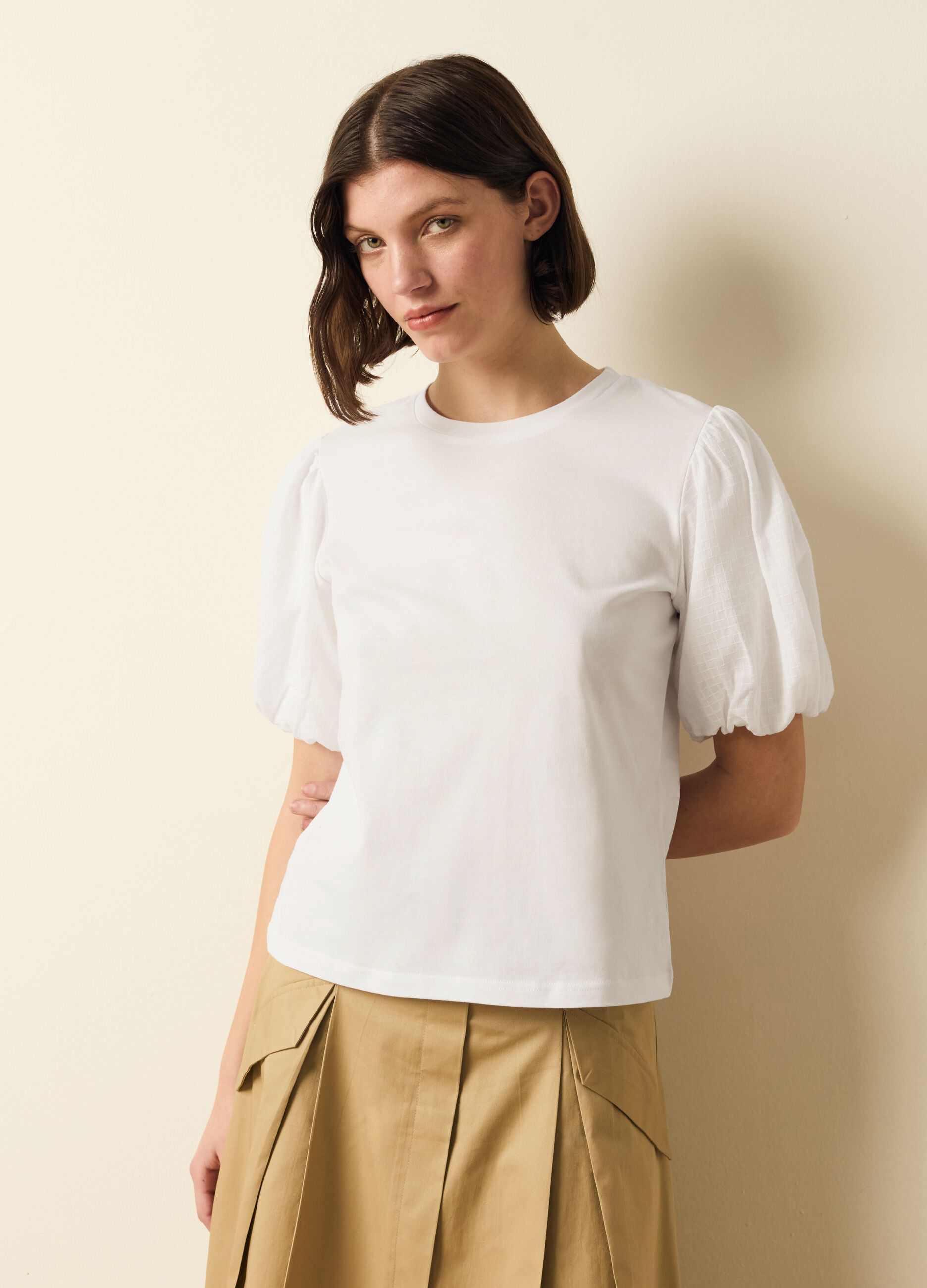 T-shirt with puff sleeves