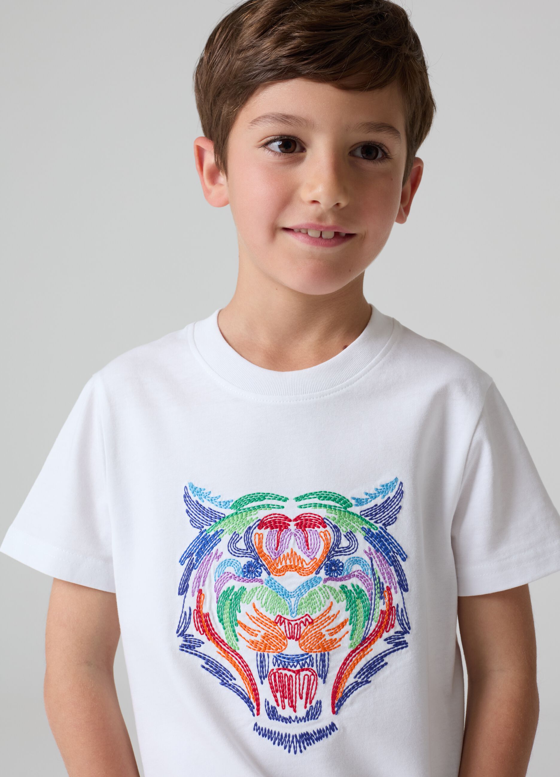 T-shirt in cotone con ricamo tigre