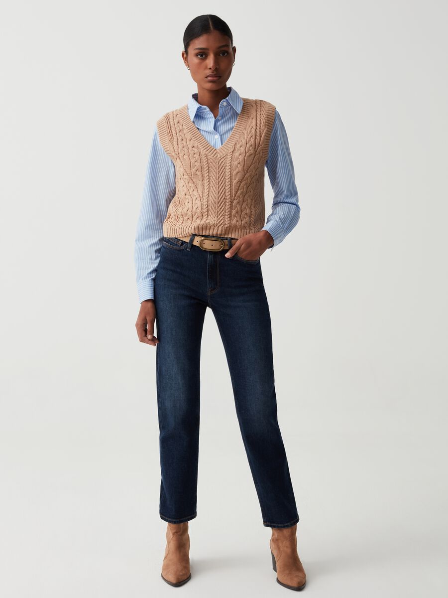 Cable-knit closed gilet with V neck_1